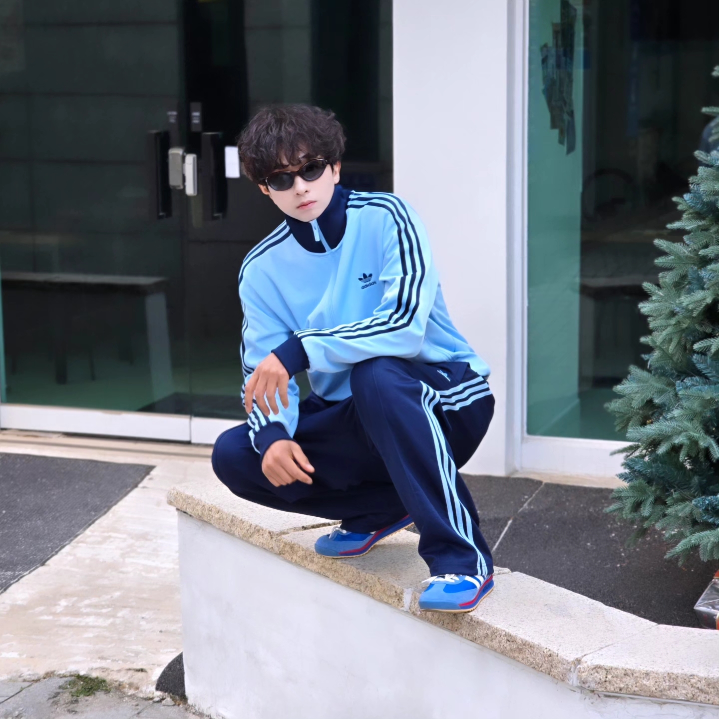 Adidas Adicolor Classic Beckenbauer Track Top Clear Sky Night Indigo - KR Sizing, Adidas Originals Adicolor Buggy Fit Firebird Track Pants Night Indigo Clear Sky - KR Sizing 착용 스타일 - 7