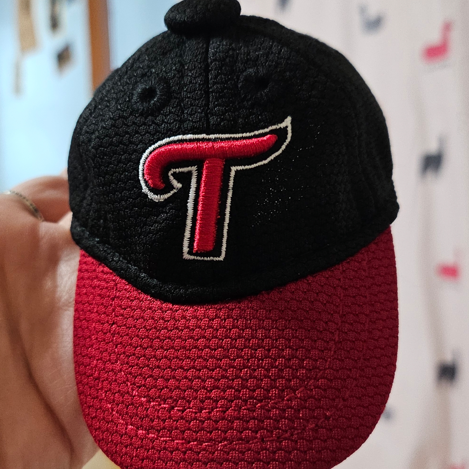 Twins x Bloomingtale Cap Keyring 착용 스타일 - 1