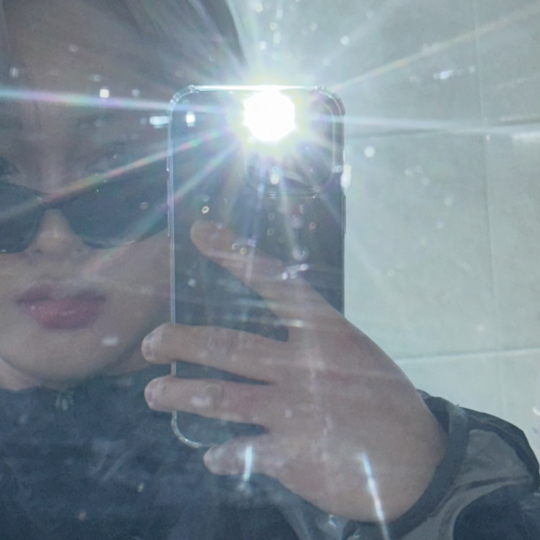 Balenciaga Swift Oval Sunglasses Black 착용 스타일