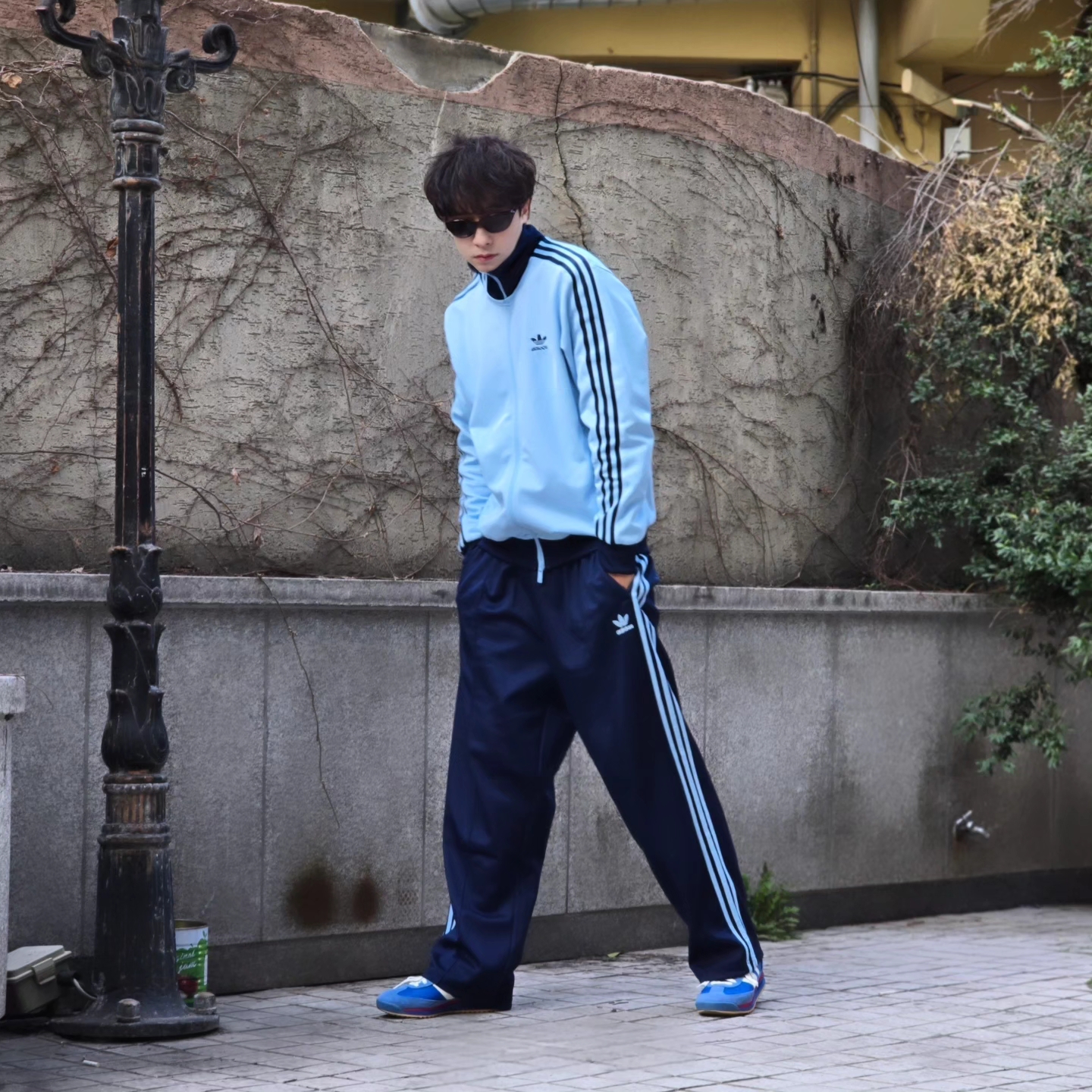 Adidas Adicolor Classic Beckenbauer Track Top Clear Sky Night Indigo - KR Sizing, Adidas Originals Adicolor Buggy Fit Firebird Track Pants Night Indigo Clear Sky - KR Sizing 착용 스타일 - 3