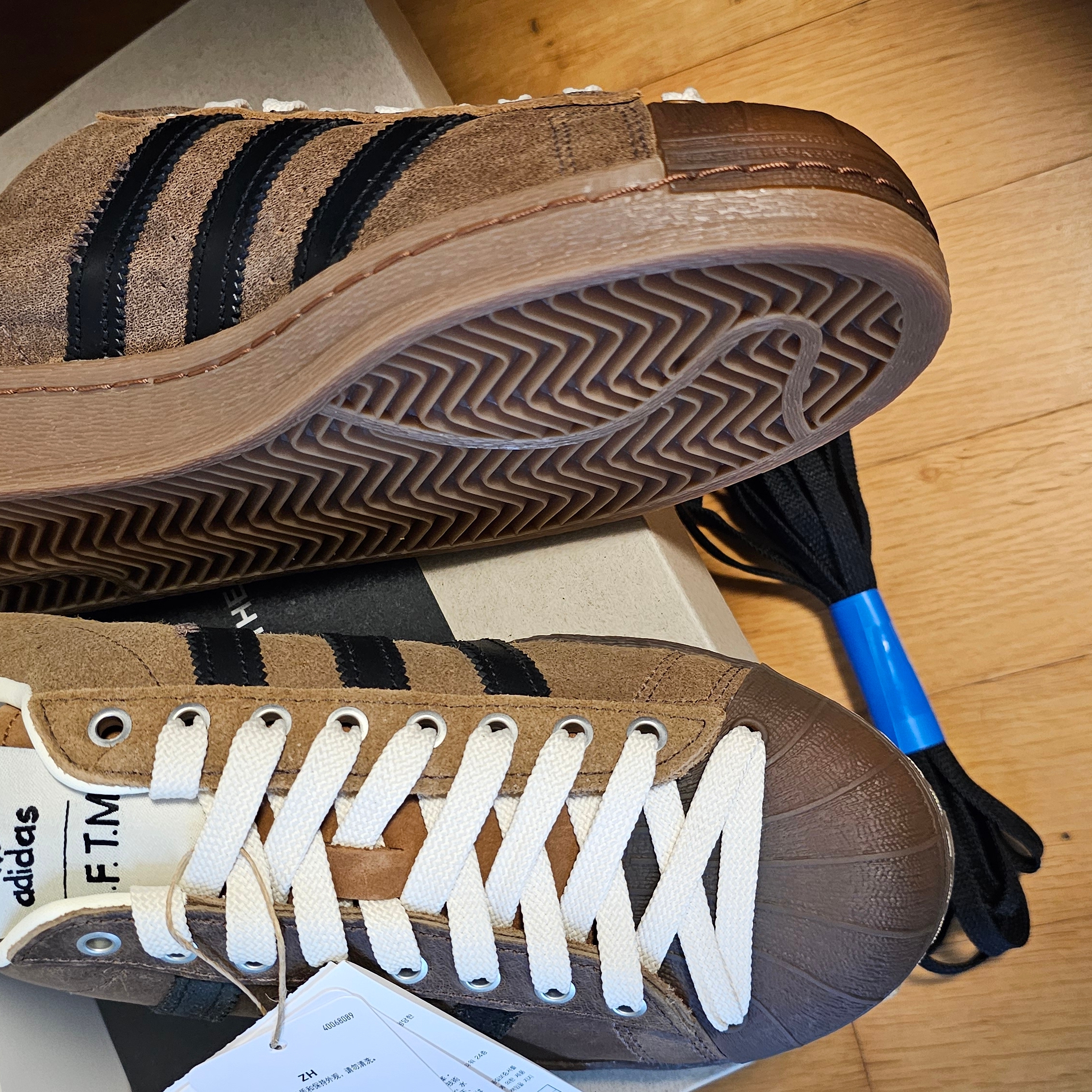 Adidas x Song for the Mute Superstar 82 Khaki Core Black 착용 스타일