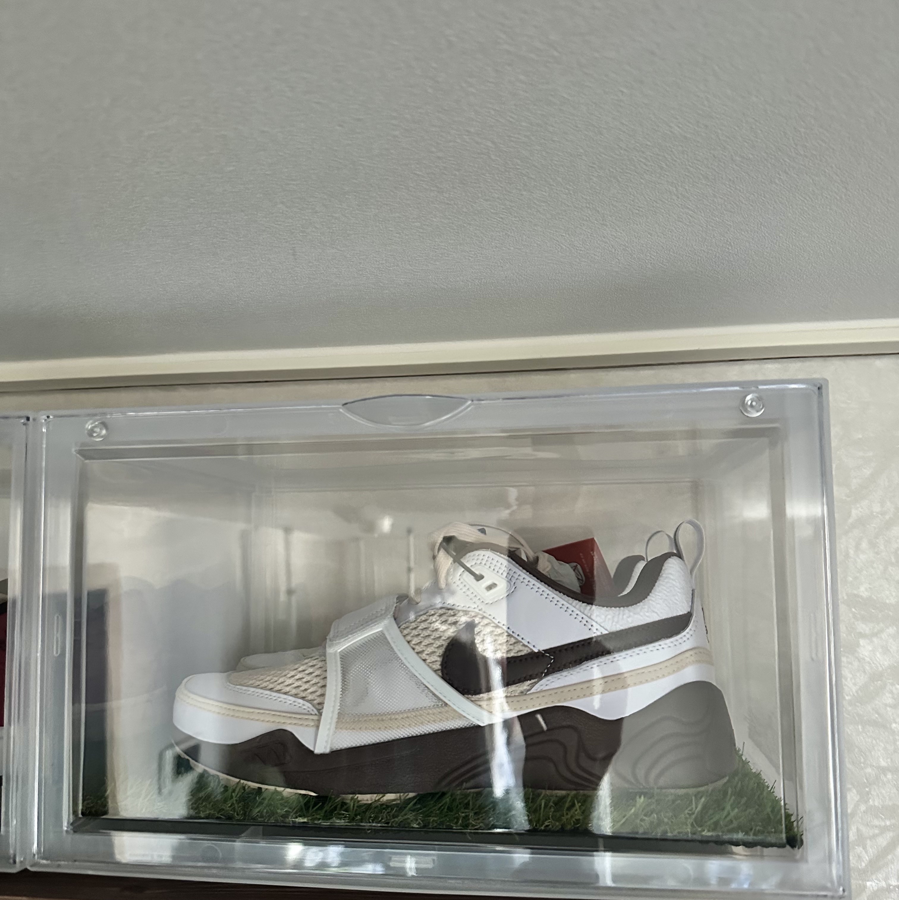 Nike x Travis Scott Zoom Field Jaxx White and Light Chocolate 착용 스타일