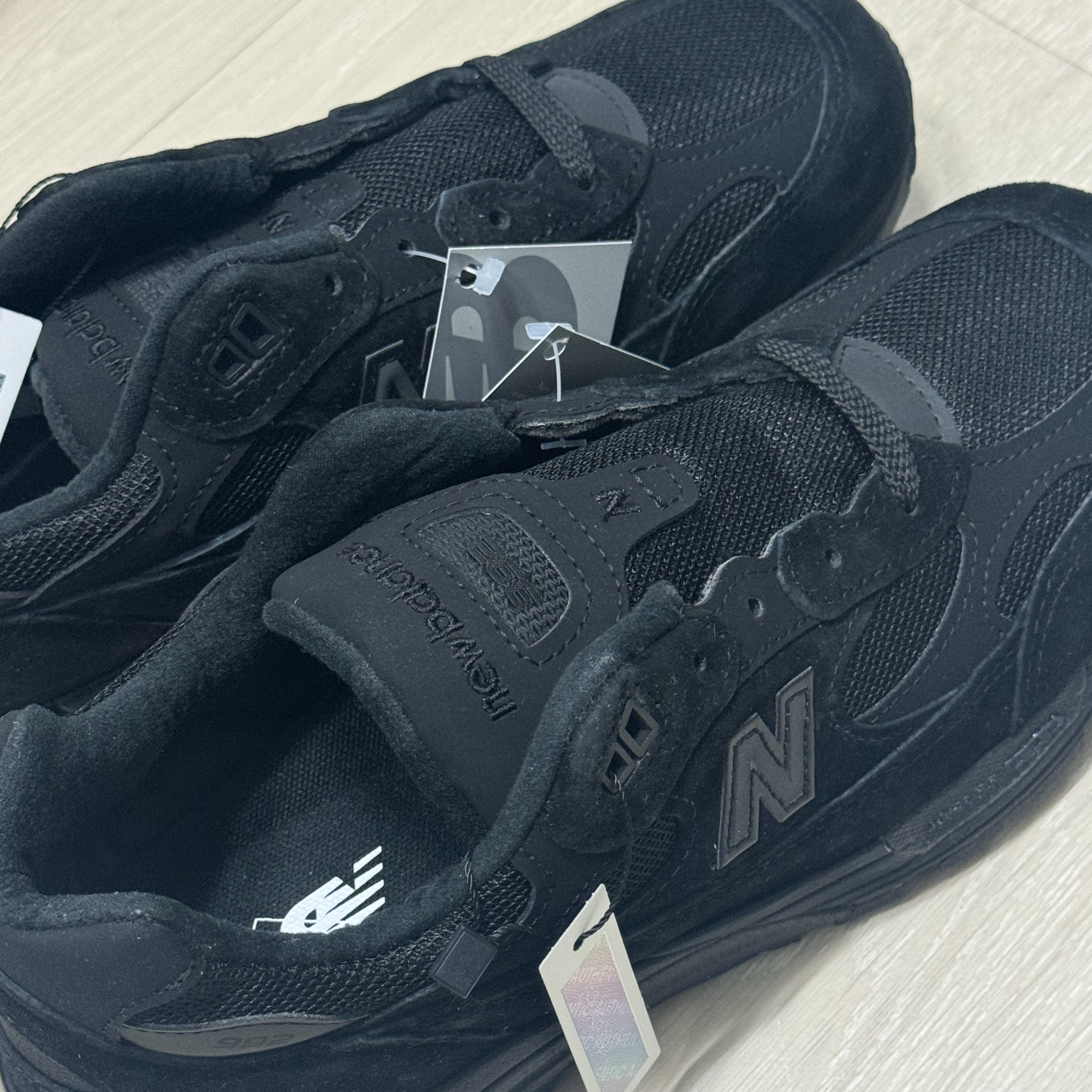 New Balance 992 Made in USA Core Black 착용 스타일