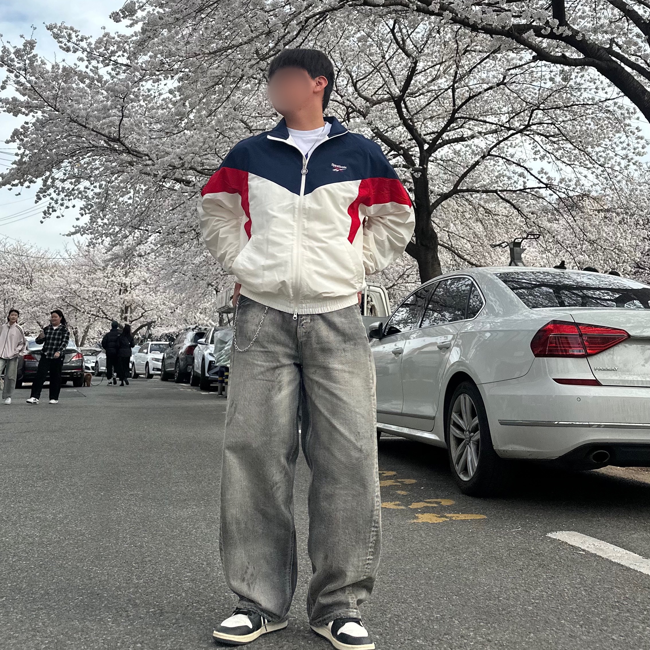 Reebok Heritage Windbreaker White:Navy, (W) Jordan 1 Mid Black Gym Red 착용 스타일 - 4