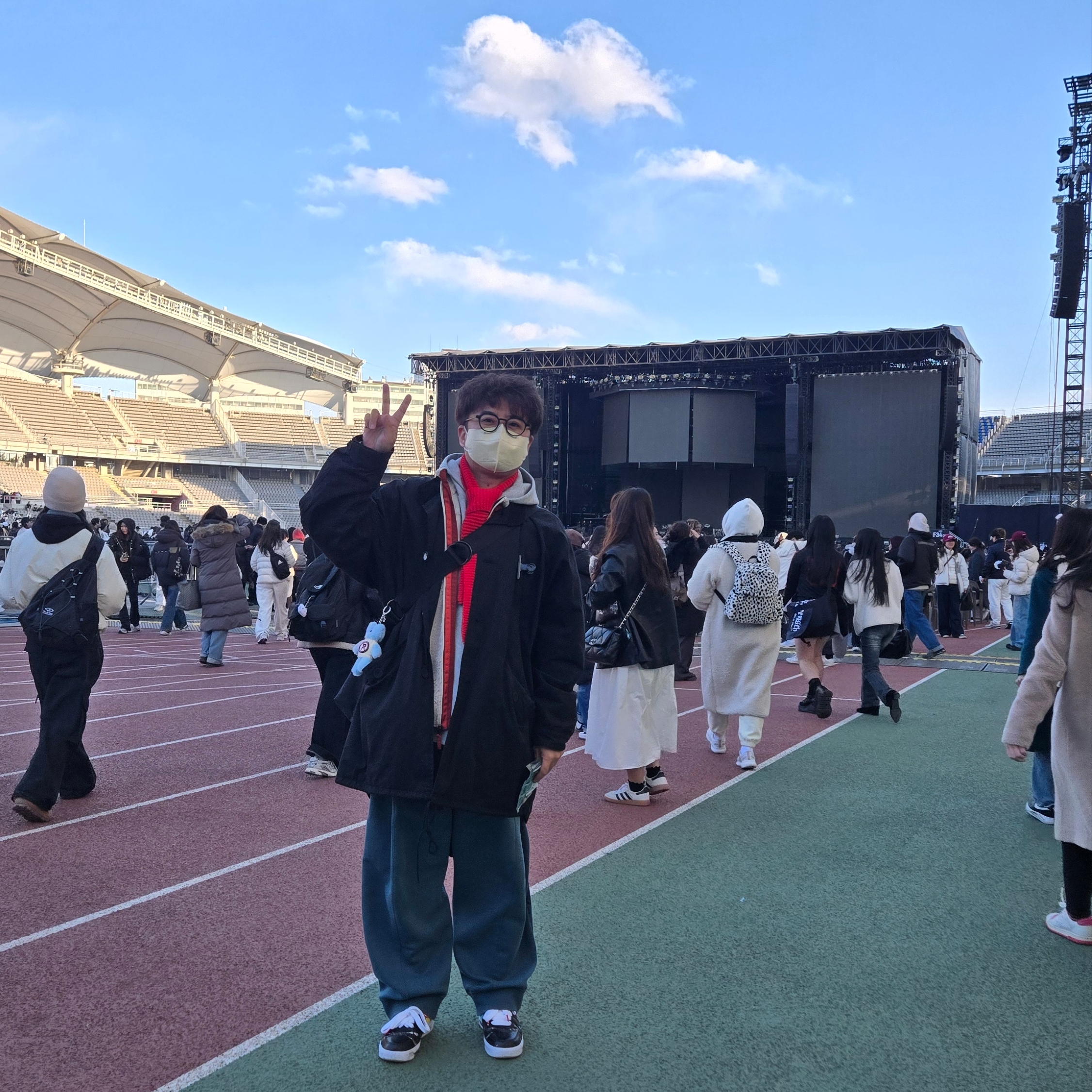 Monamhee x Peaceminusone Syhee Plush Keyring, Nike x Peaceminusone Air Force 1 Low Para-Noise 3.0 Black and Multicolor 착용 스타일