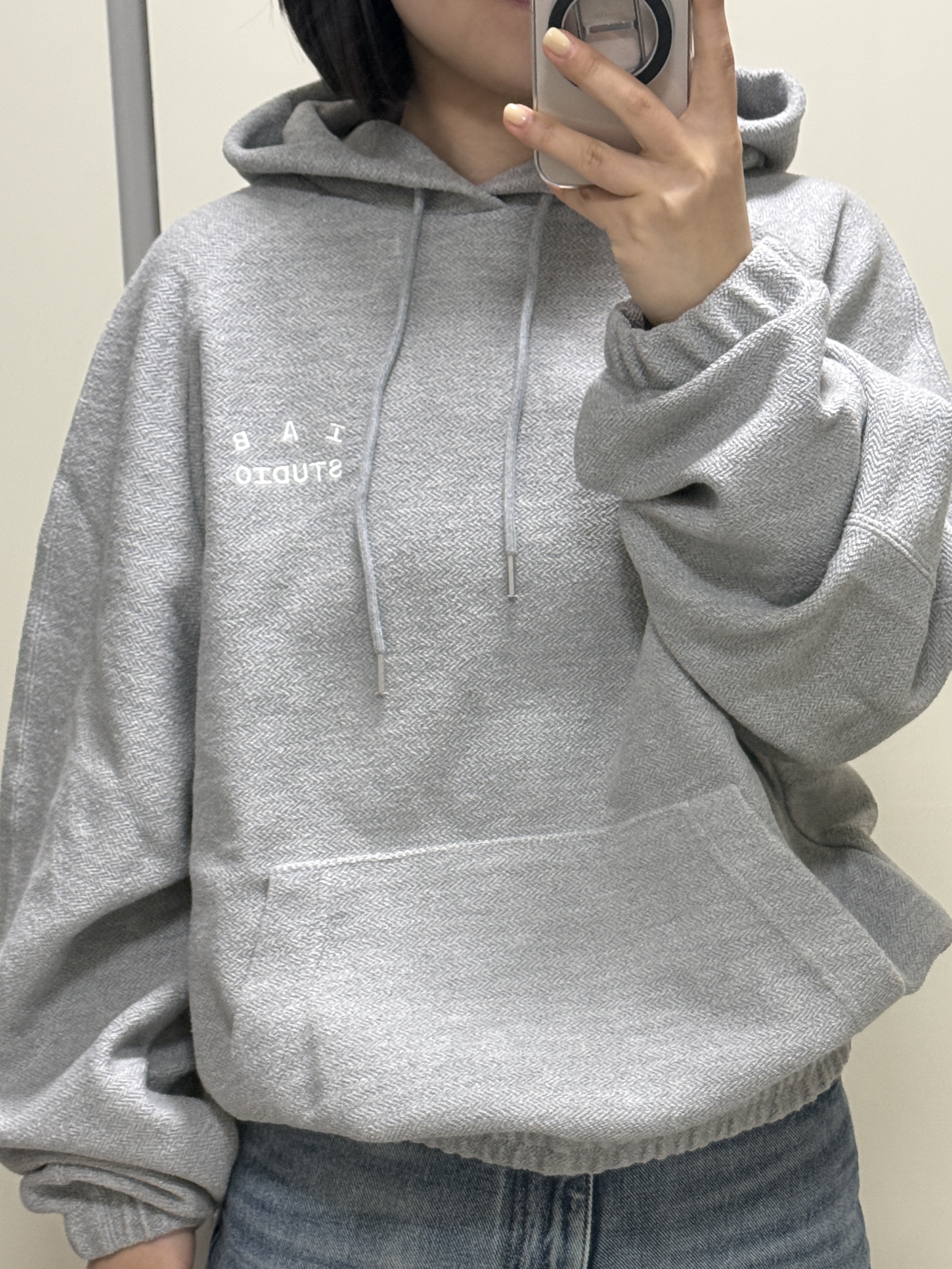 IAB Studio Herringbone Hoodie Gray White 착용 스타일 - 1