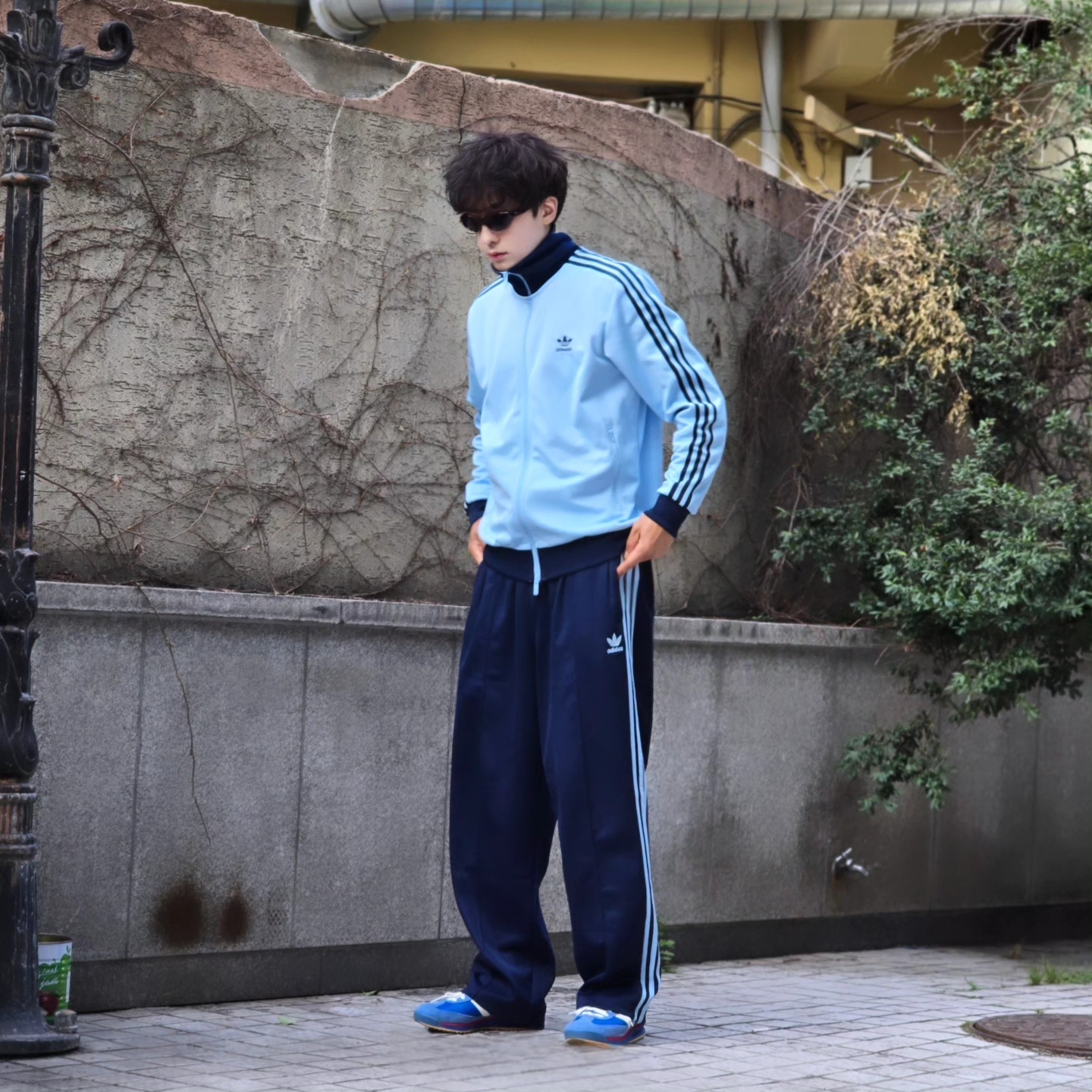 Adidas Adicolor Classic Beckenbauer Track Top Clear Sky Night Indigo - KR Sizing, Adidas Originals Adicolor Buggy Fit Firebird Track Pants Night Indigo Clear Sky - KR Sizing 착용 스타일 - 5