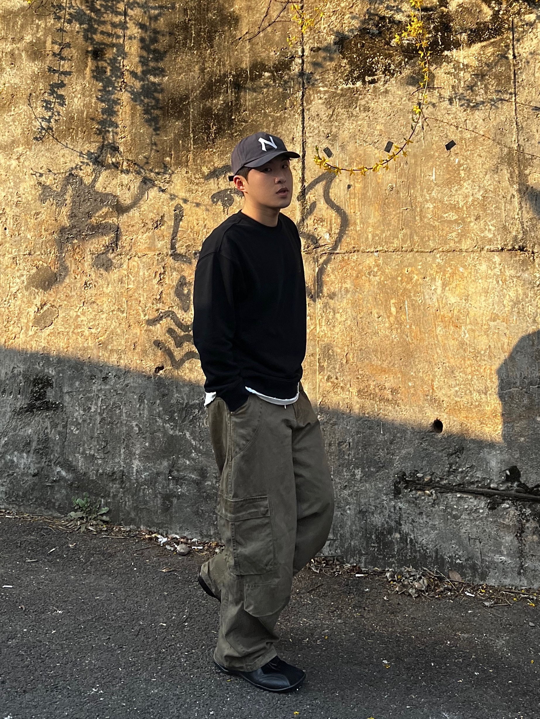noun Washed Cargo Pants Khaki, Pemont Square Black 착용 스타일 - 1