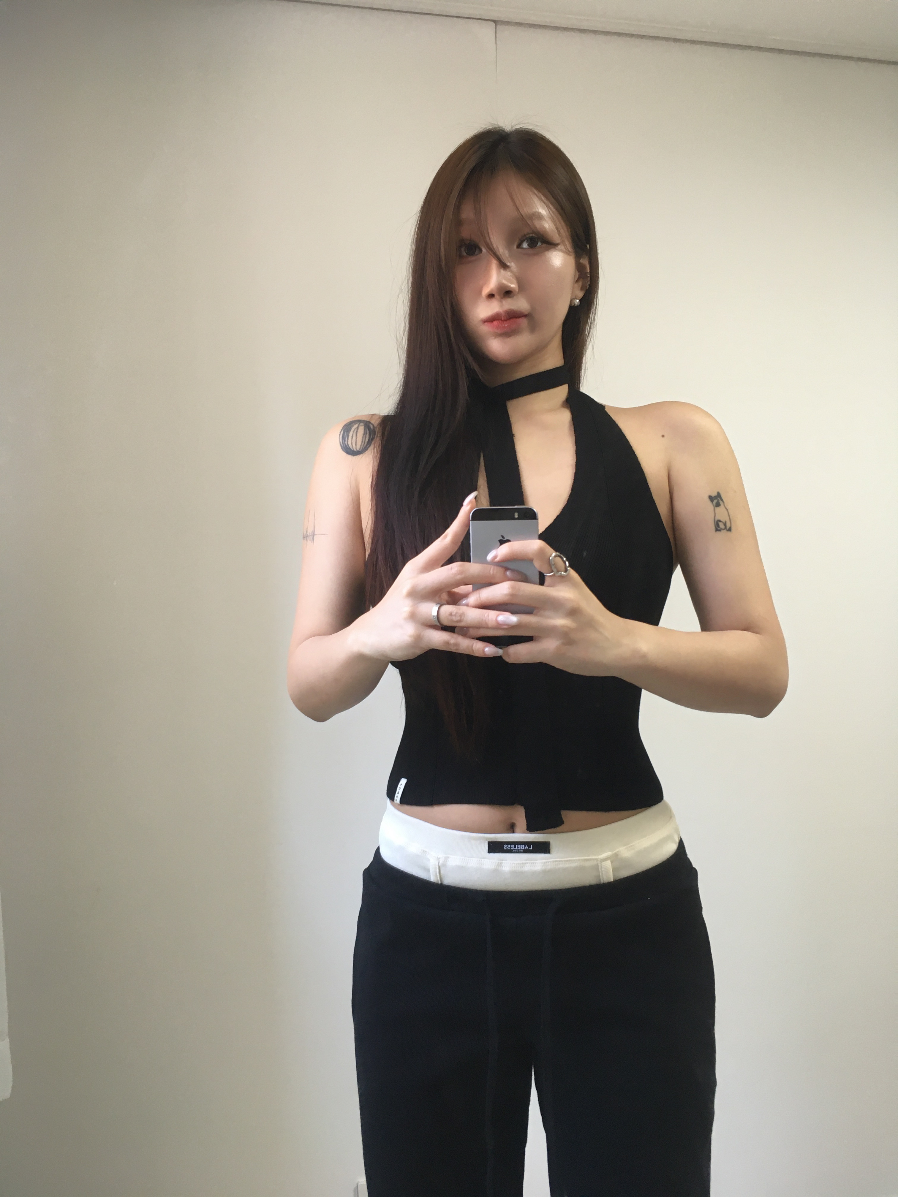 Sentiments No.468 Ring Burnish, Yunse Strap Halter Knit Black 착용 스타일