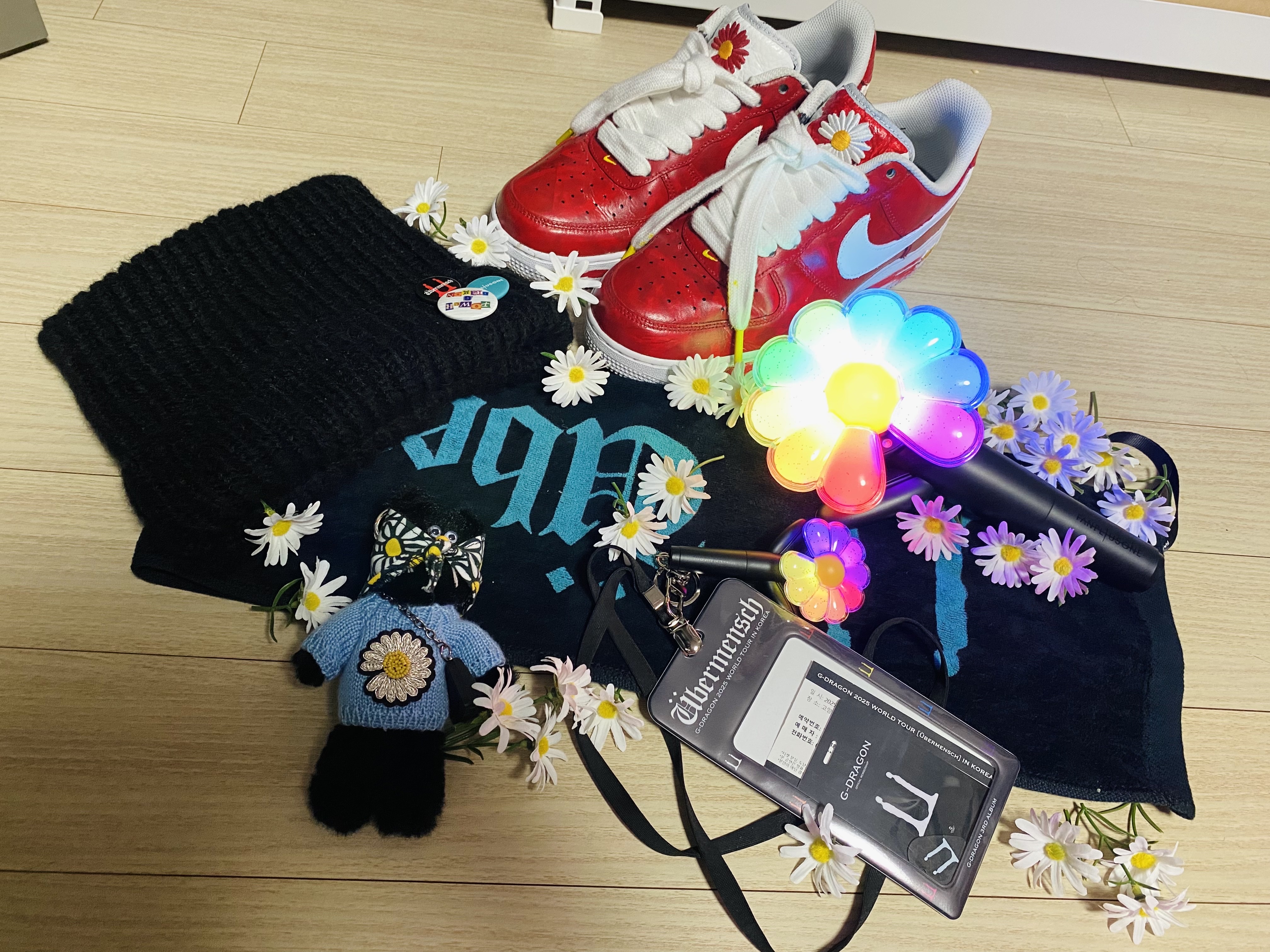 G-DRAGON Knit Cap Black, G-DRAGON Ubermensch Official Mini Light Keyring 착용 스타일 - 2