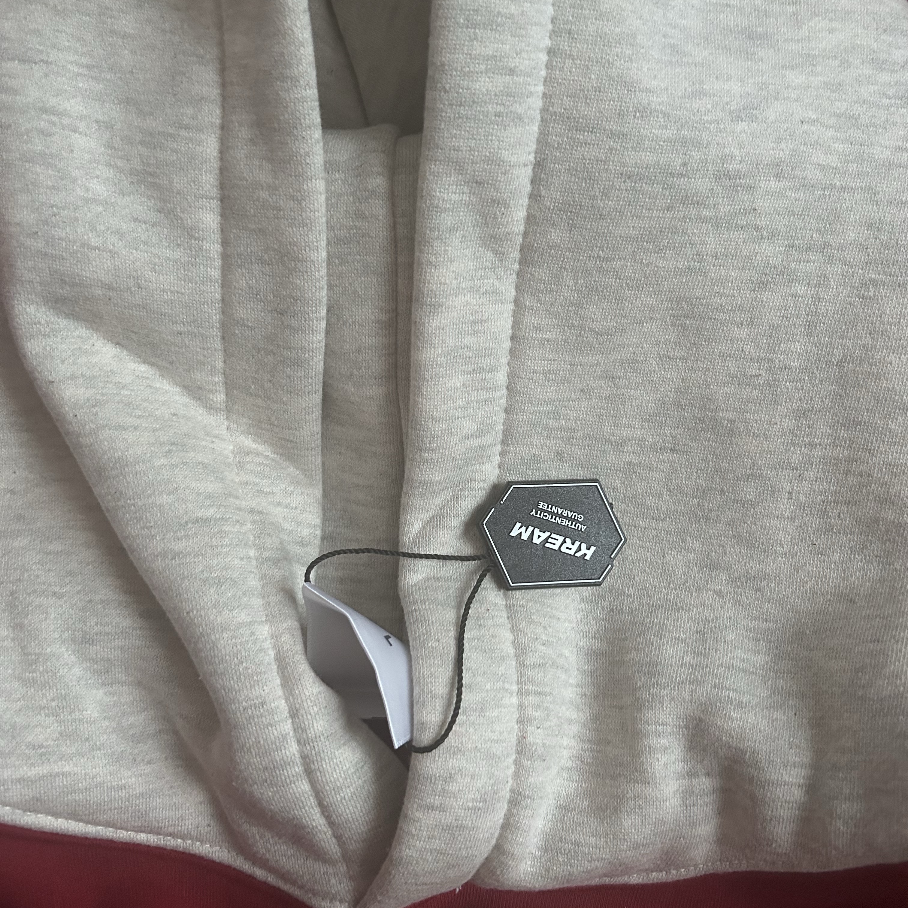 IAB Studio 24 Christmas Hoodie Burgundy Oatmeal 착용 스타일