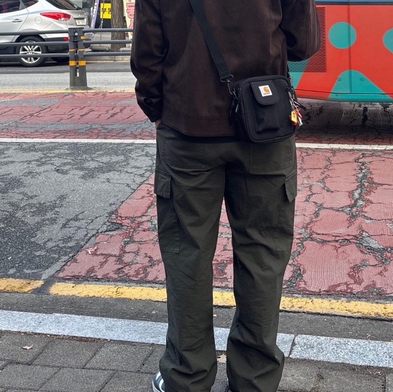 Carhartt WIP Essentials Bag Black 착용 스타일 - 1