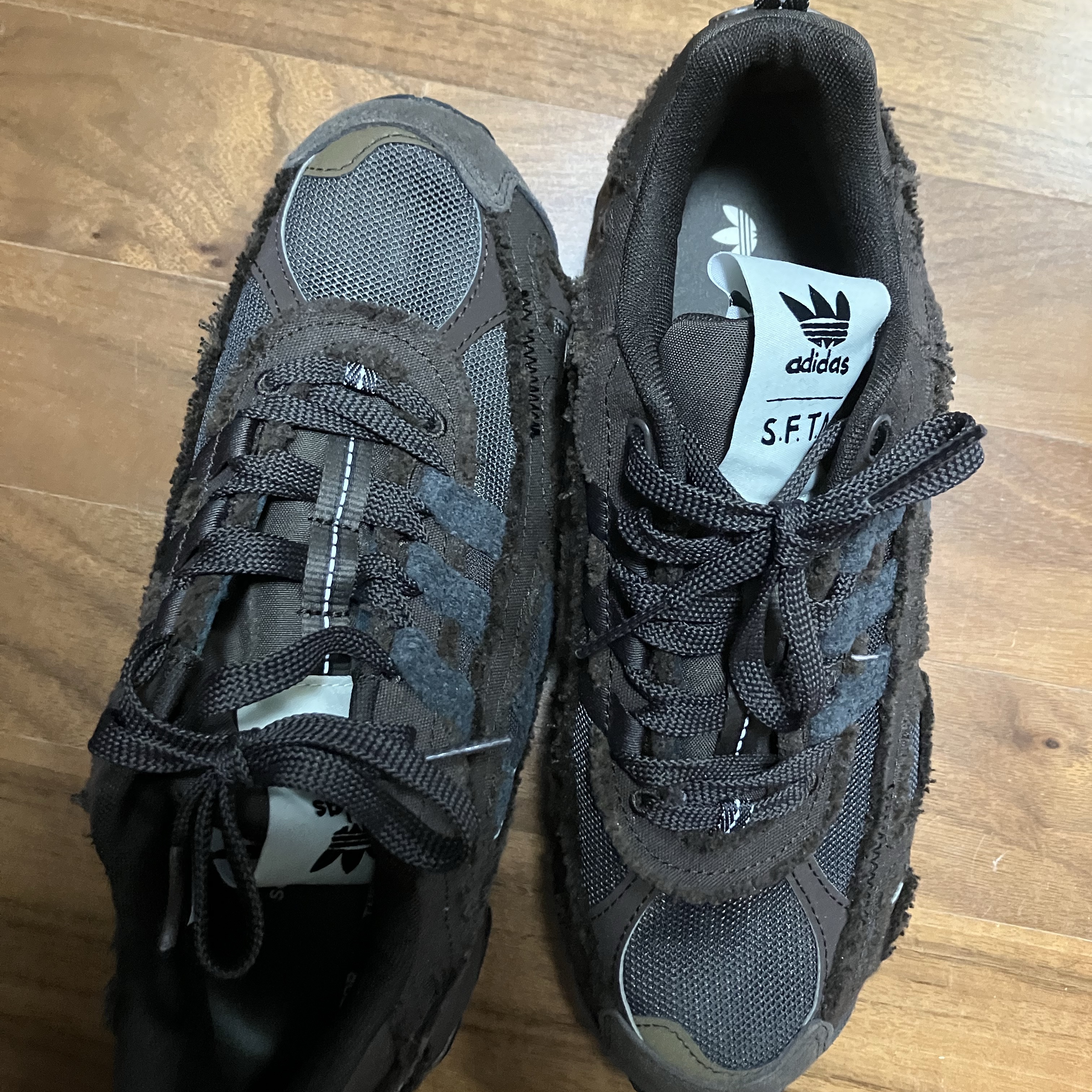 Adidas x Song for the Mute Shadowturf Dark Brown 착용 스타일
