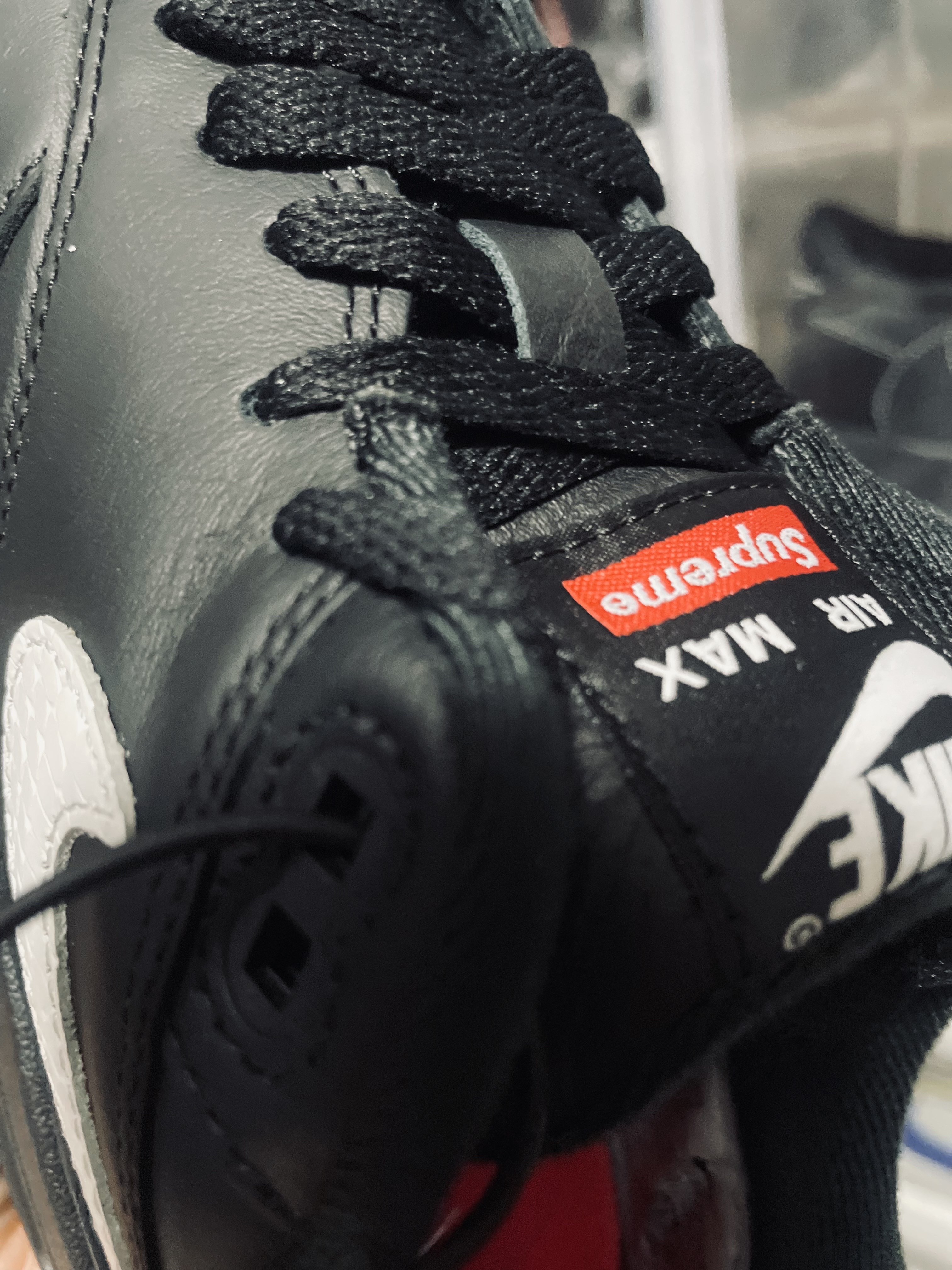 Nike x Supreme Air Max 1 '87 Black White - 25SS 착용 스타일 - 5