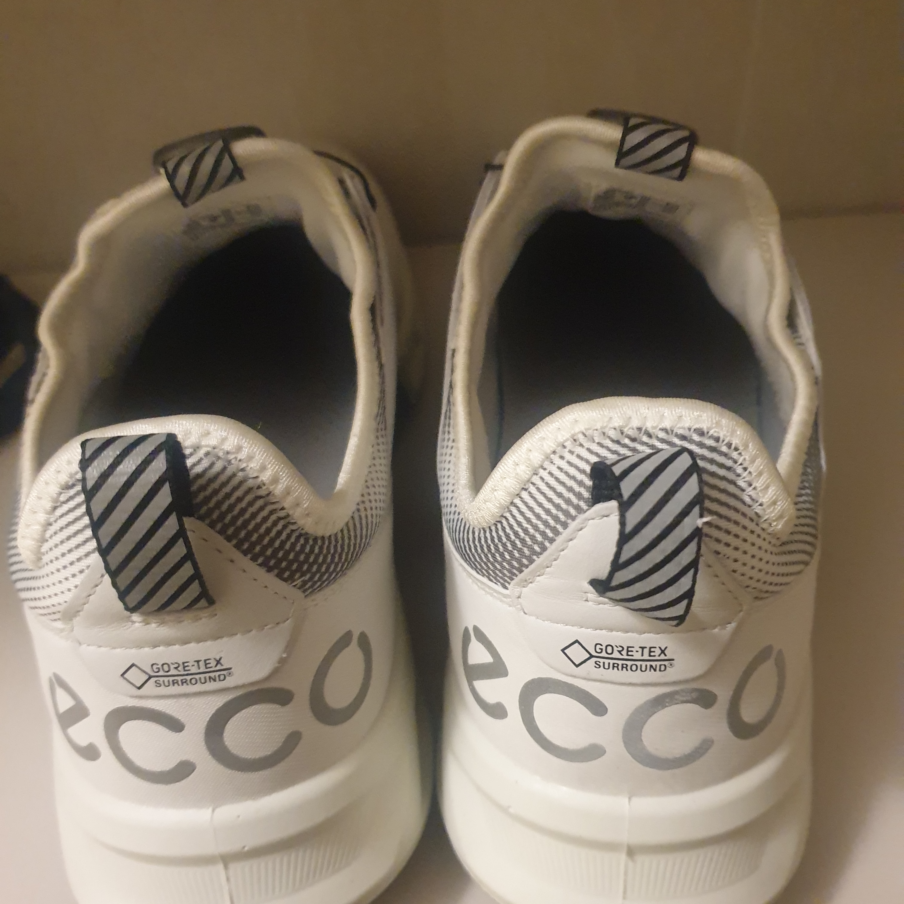 Ecco Golf Biom C4 Boa Shoes White Black 착용 스타일 - 3