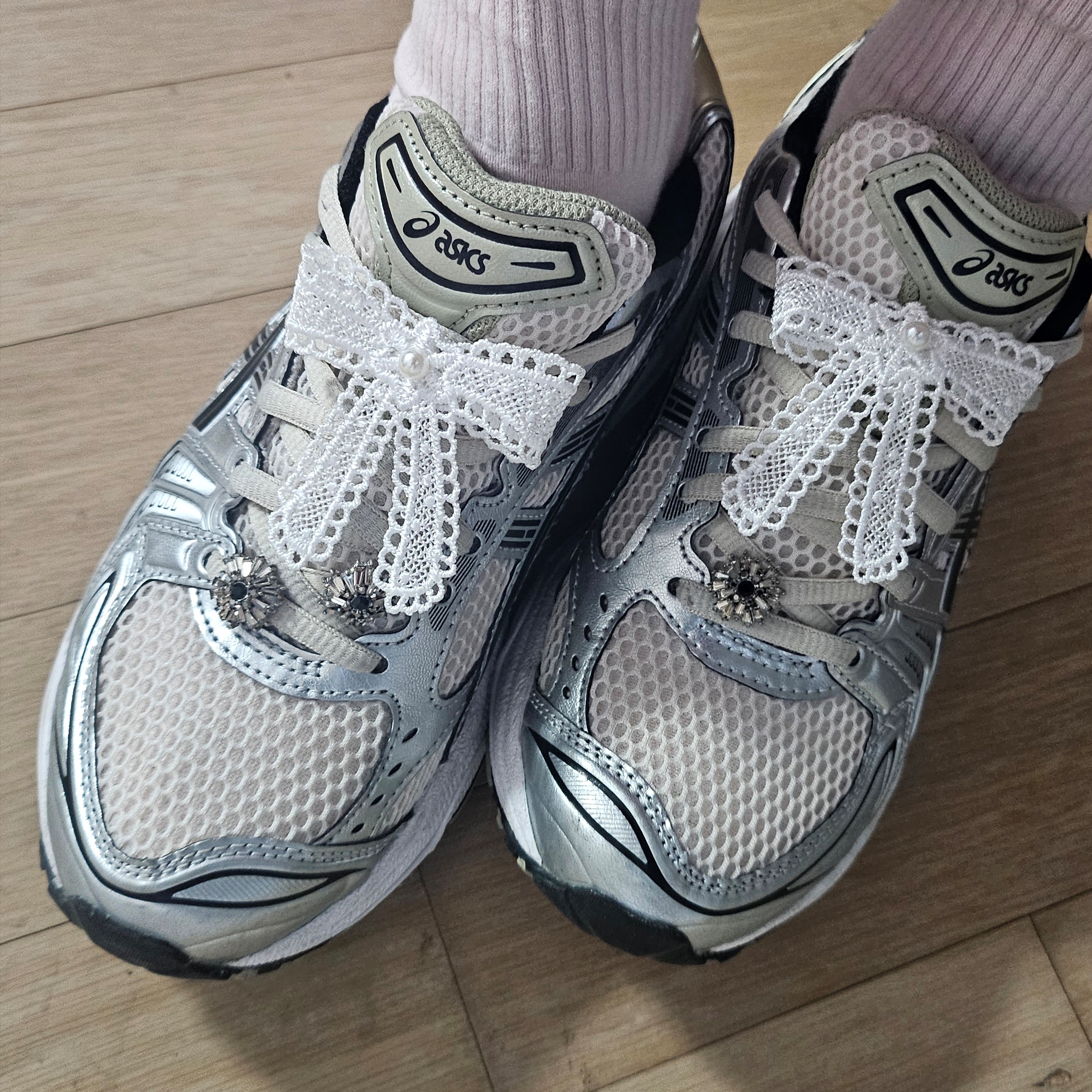 Asics Gel-Kayano 14 Birch Pure Silver 착용 스타일
