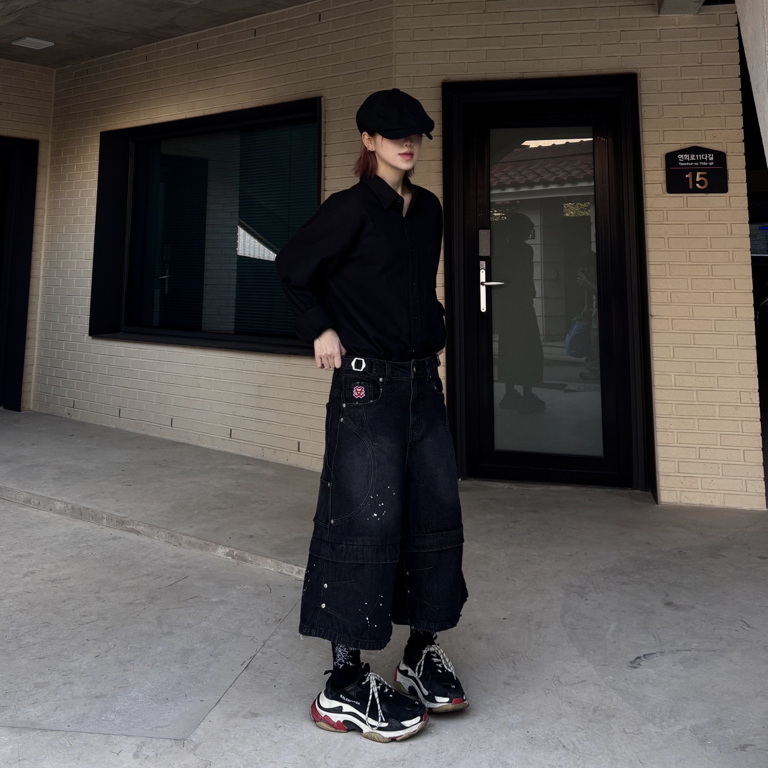 Balenciaga Triple S Sneakers Black 착용 스타일 - 5