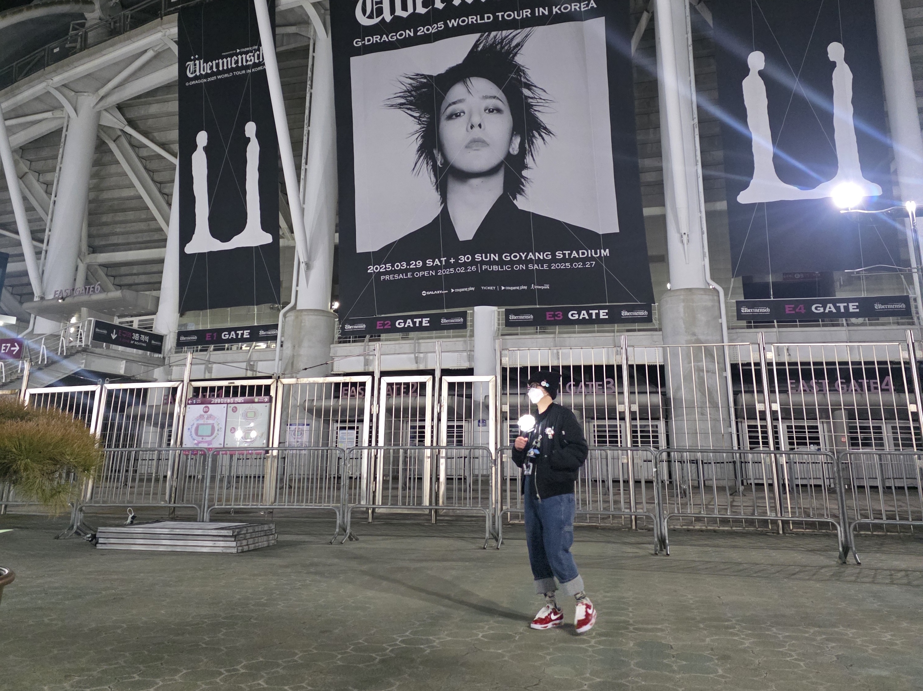 G-DRAGON Knit Cap Black, G-DRAGON Ubermensch Official Mini Light Keyring 착용 스타일 - 9