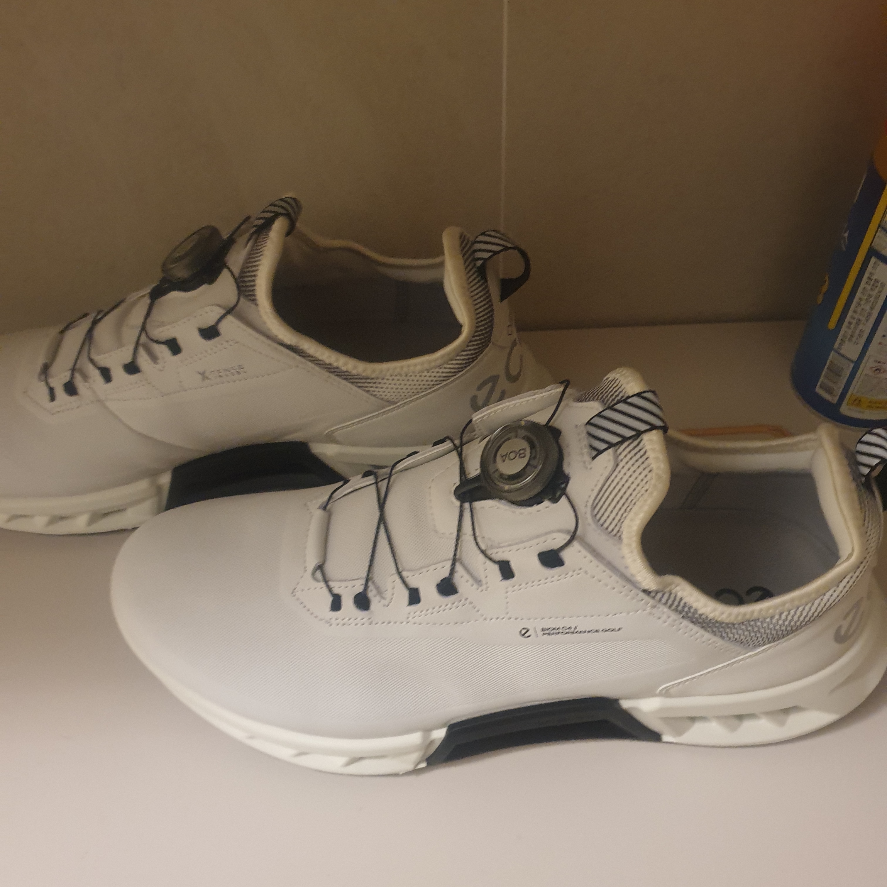 Ecco Golf Biom C4 Boa Shoes White Black 착용 스타일 - 2