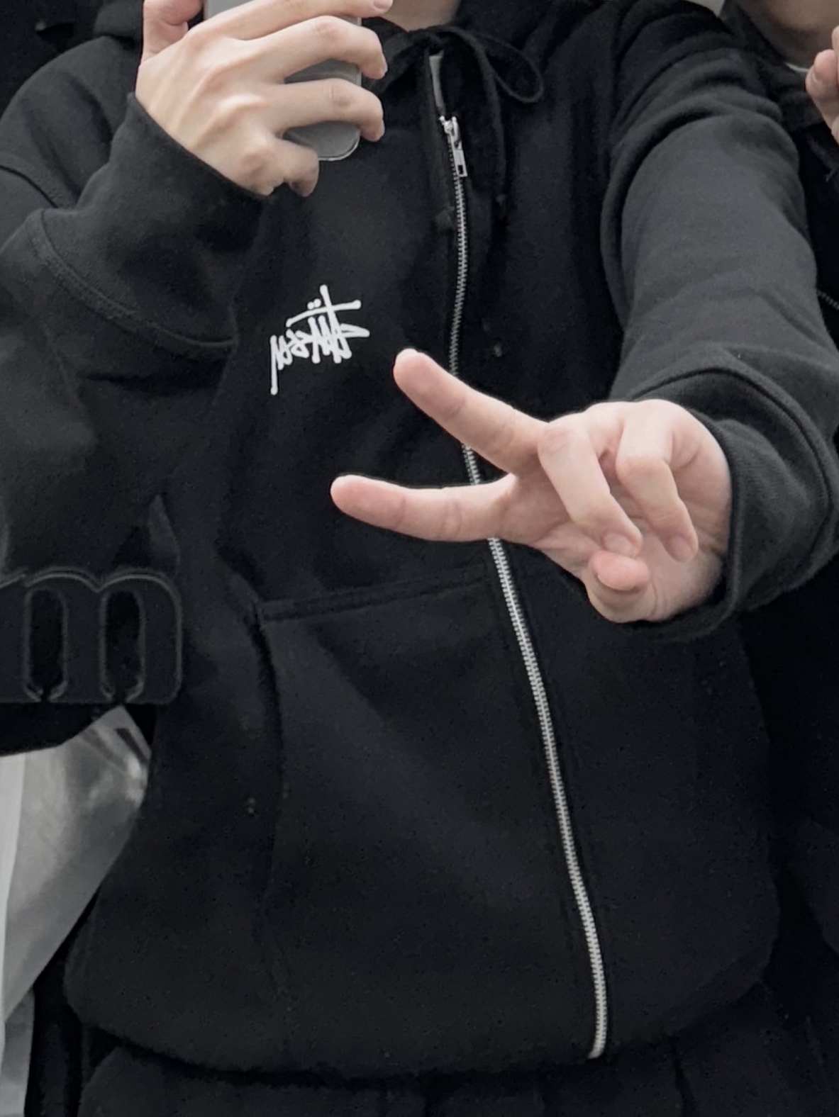Stussy Basic Zip Hoodie Black 착용 스타일