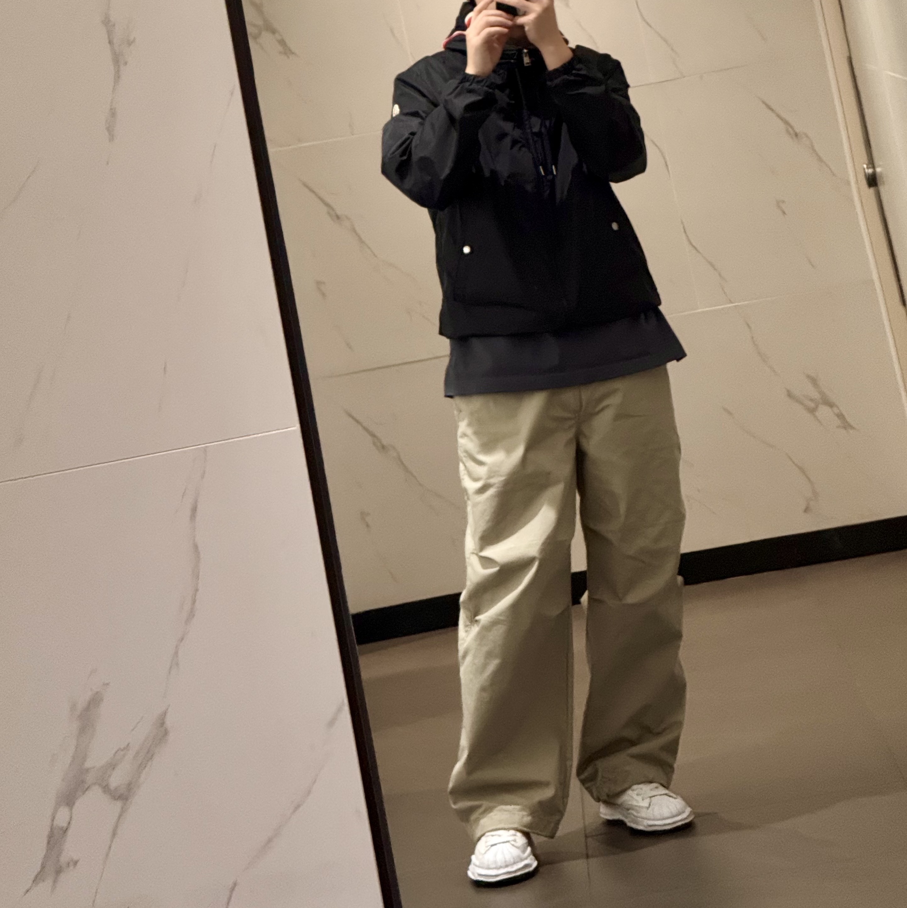 Moncler Grimpeurs Hooded Windbreaker Black - 25SS 착용 스타일