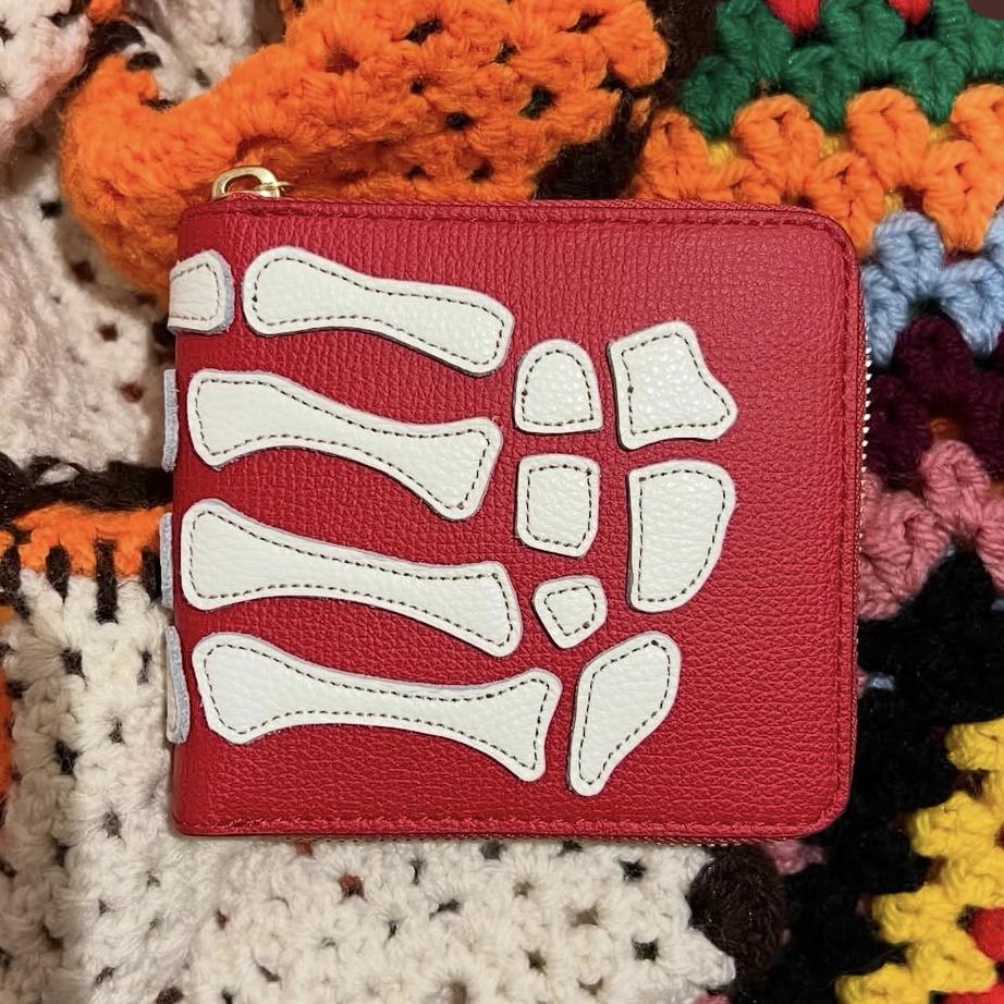 Kapital Thumbs Up Bone Hand Zip Wallet Red 착용 스타일