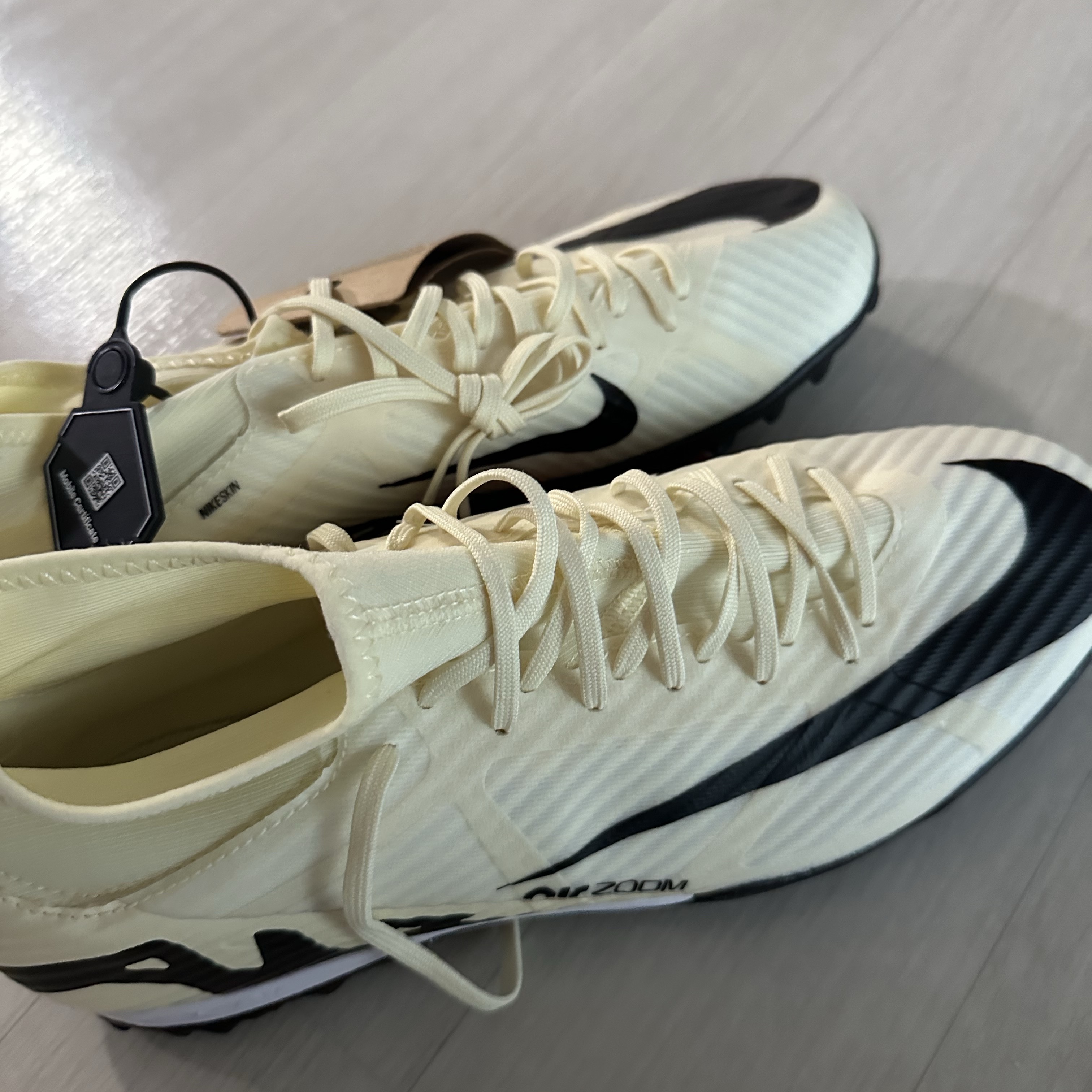 Nike Zoom Mercurial Superfly 9 Academy TF Lemonade Black 착용 스타일