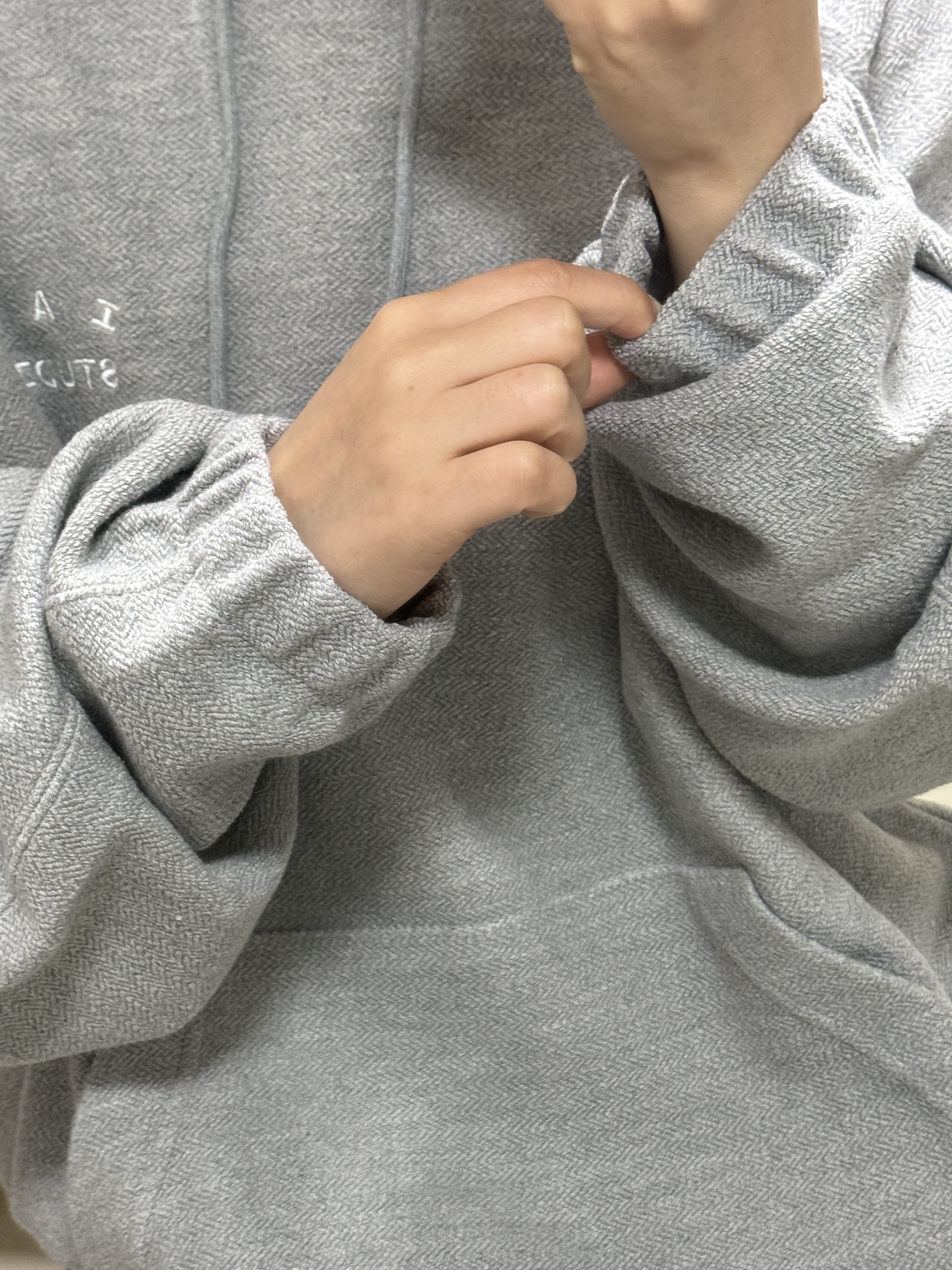 IAB Studio Herringbone Hoodie Gray White 착용 스타일 - 3