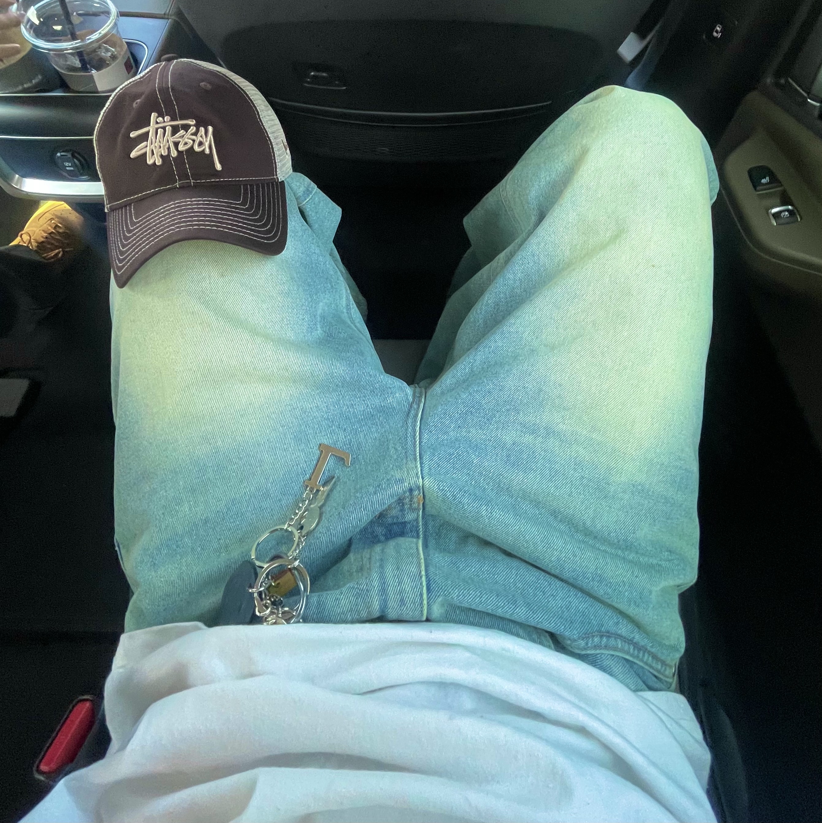 Suade Color Washed Denim Blue, Stussy Fuzzy Dice T-Shirt White 착용 스타일