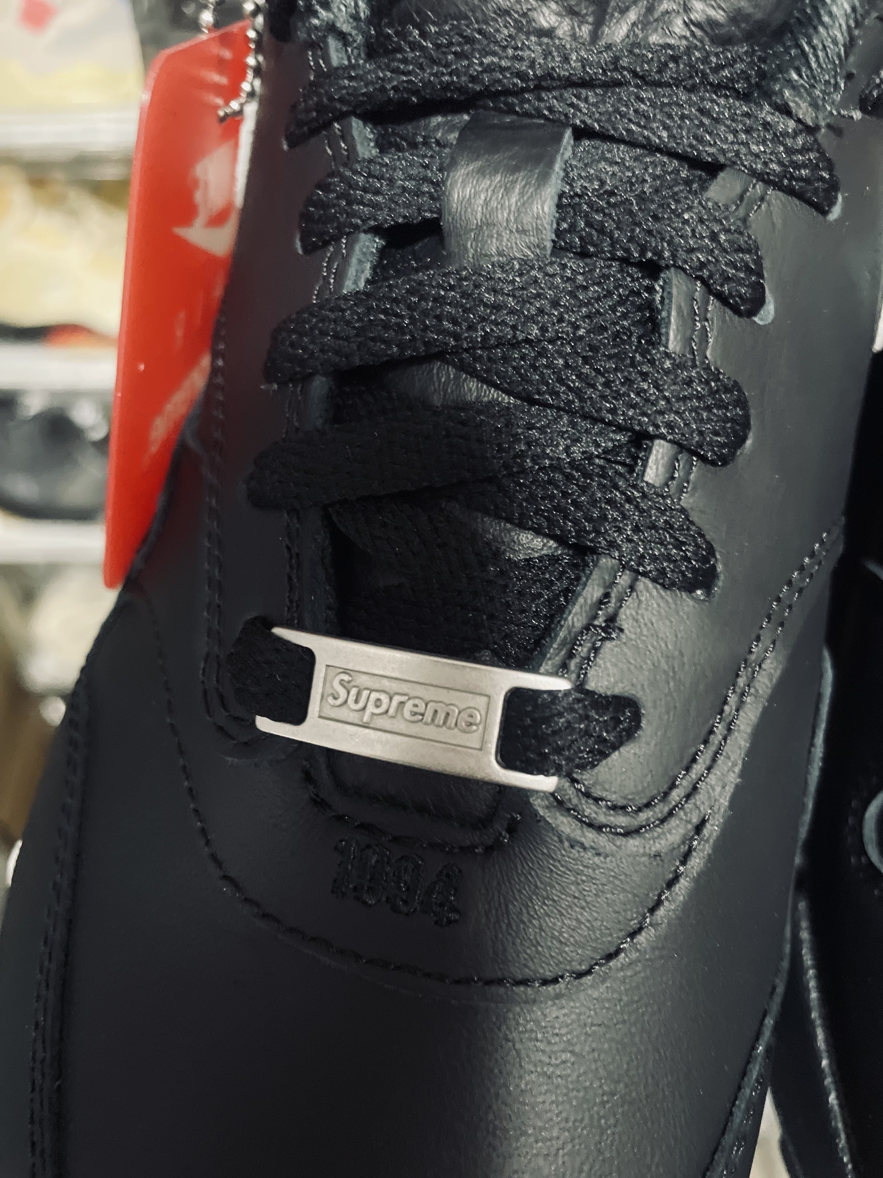 Nike x Supreme Air Max 1 '87 Black White - 25SS 착용 스타일 - 4