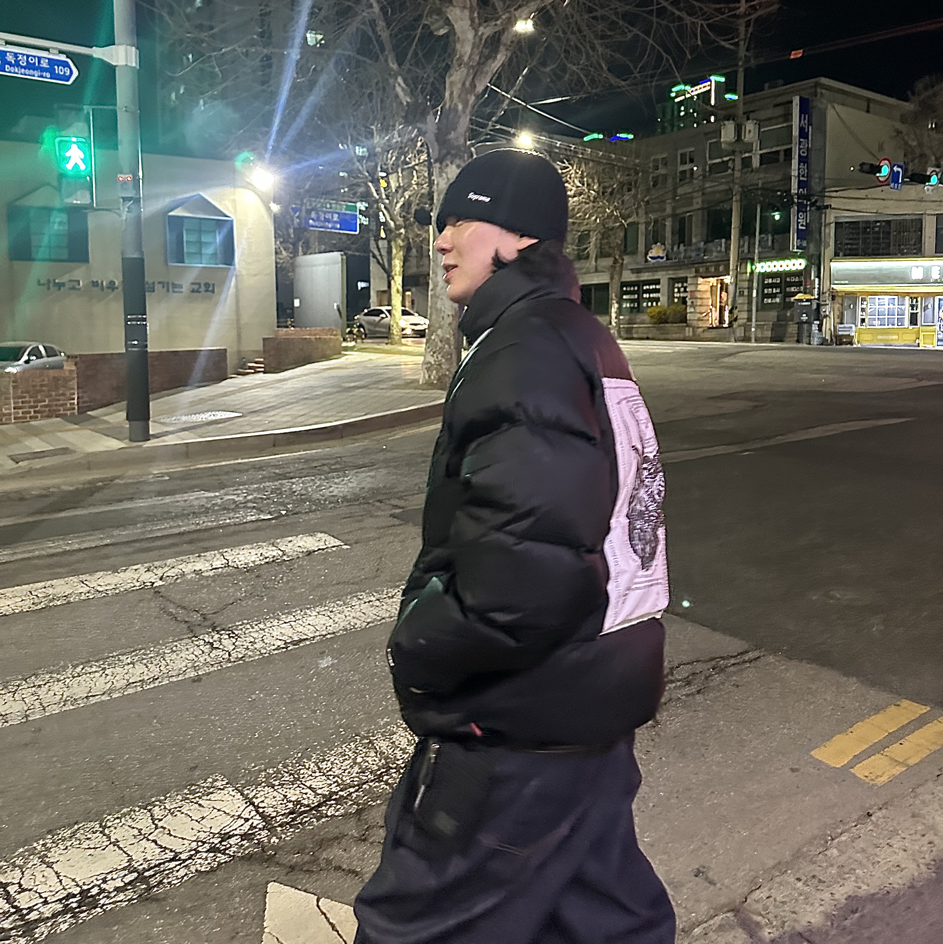 Supreme x The North Face Nuptse Jacket Black - 24FW, Supreme Overdyed Beanie Black 착용 스타일 - 1