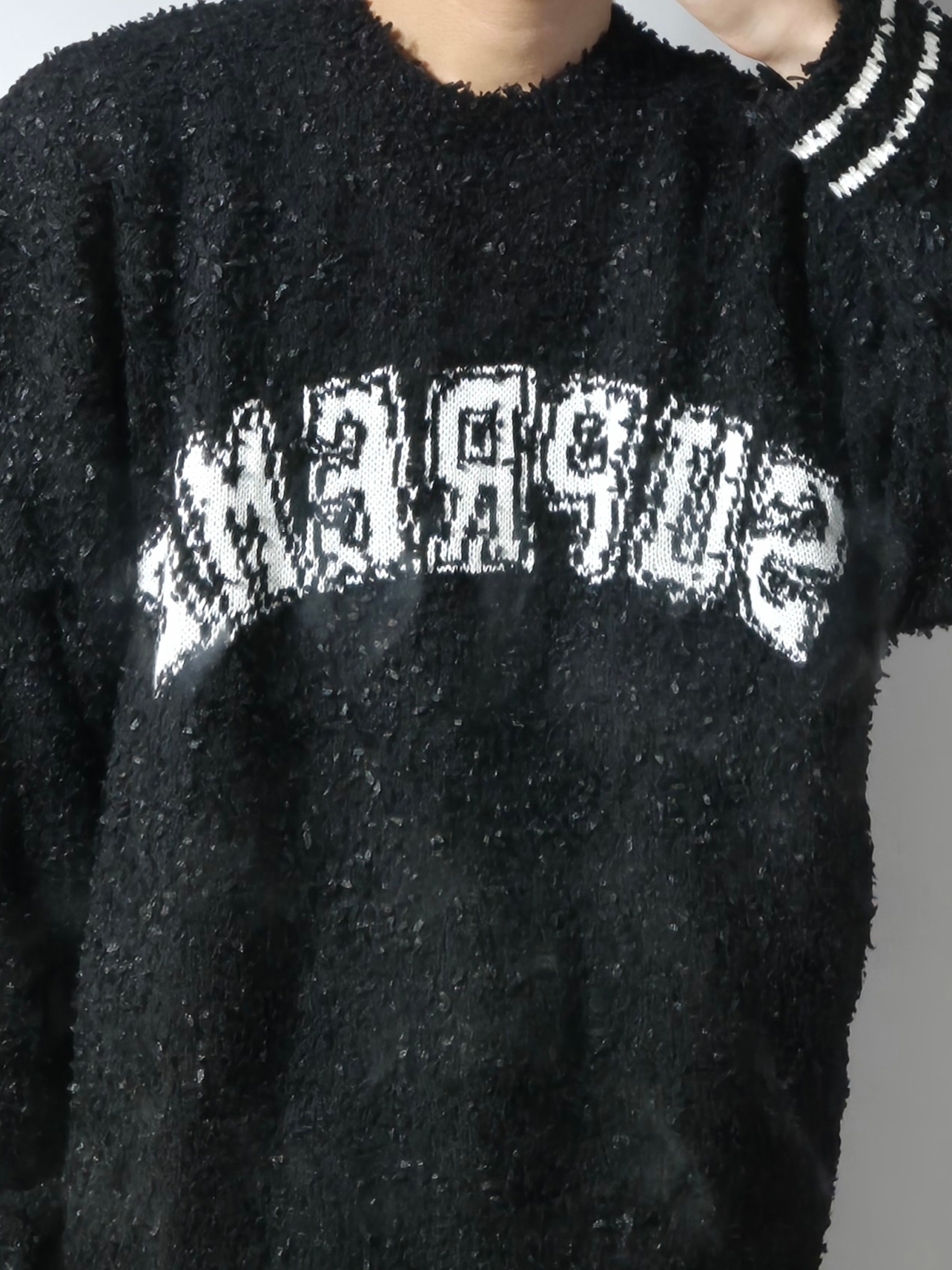 Supreme Textured Arc Sweater Black - 25SS 착용 스타일 - 3