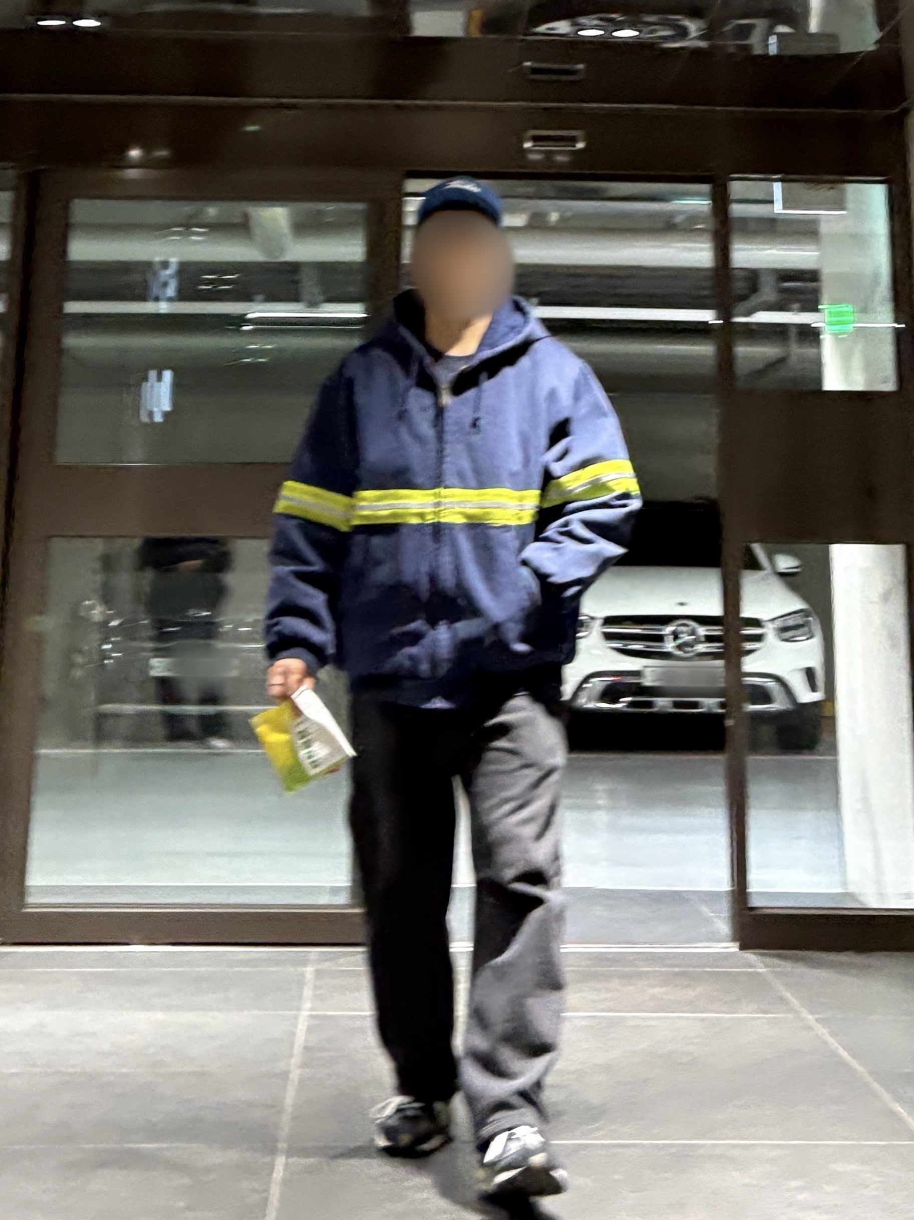 Supreme Reflective Stripe Hooded Work Jacket Navy - 24FW, New Balance 991 Made in UK Navy 착용 스타일