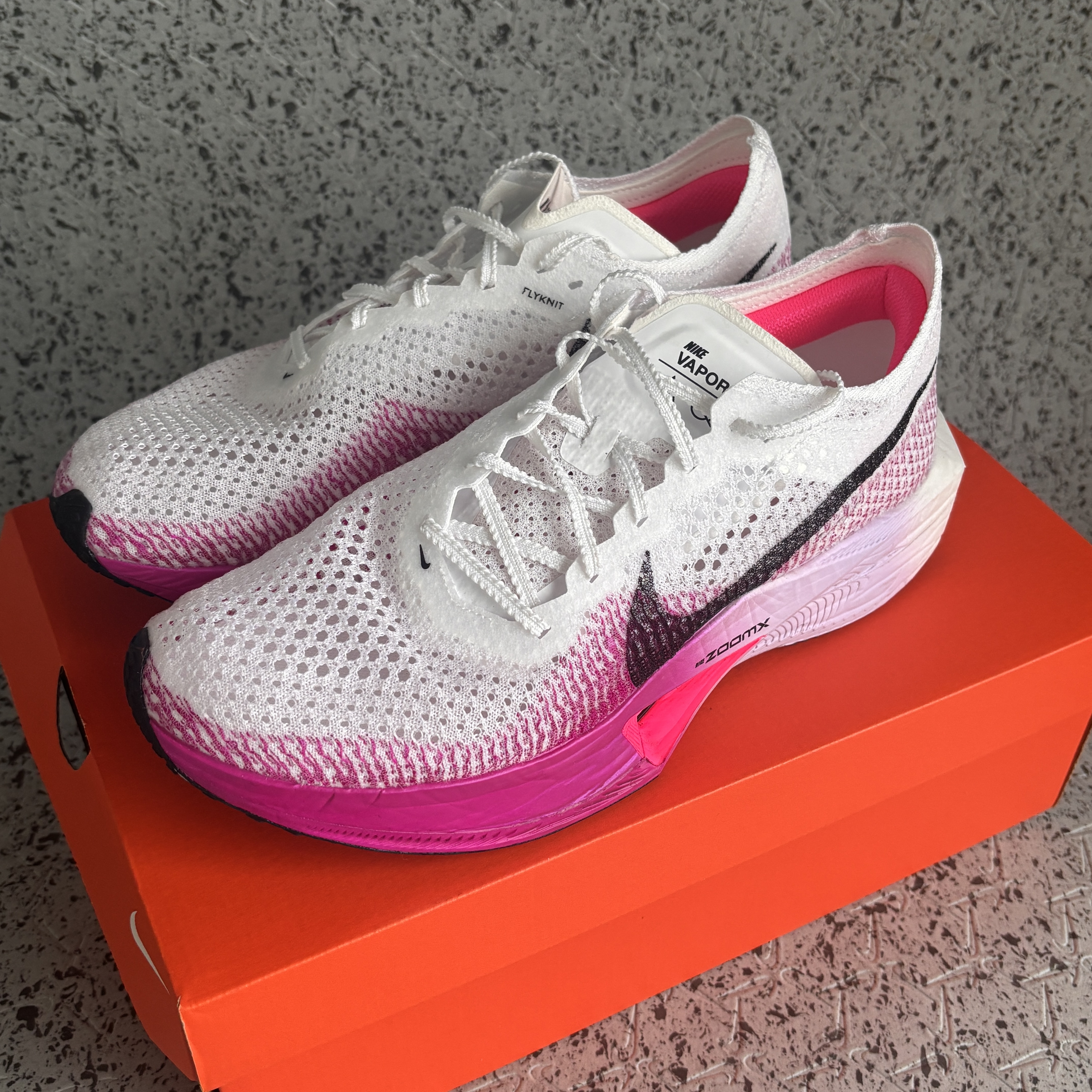 Nike ZoomX Vaporfly Next% 3 White Vivid Purple 착용 스타일