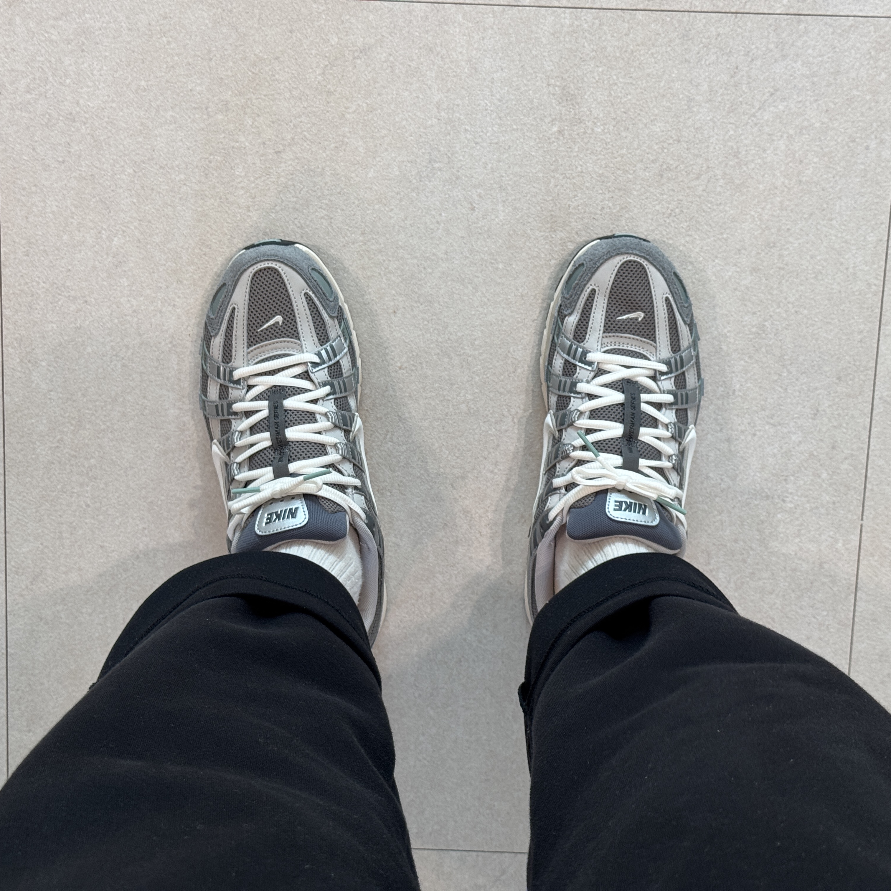 Nike P-6000 Flat Pewter Light Iron Ore 착용 스타일 - 2