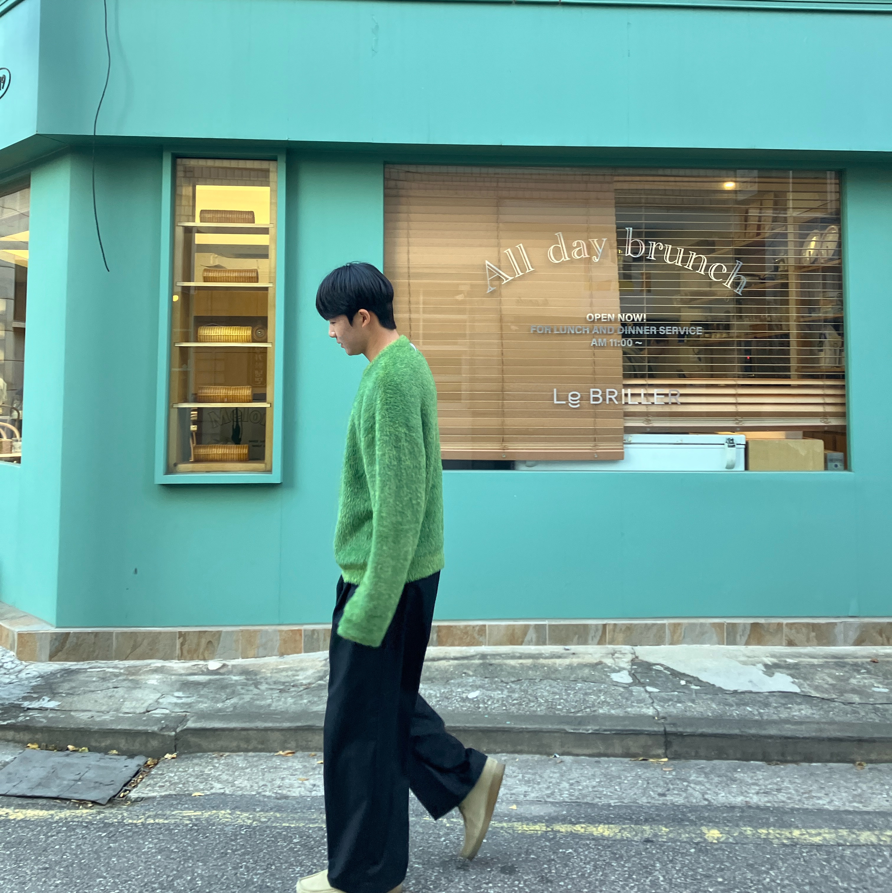 Clarks Wallabee Maple Suede 착용 스타일 - 1