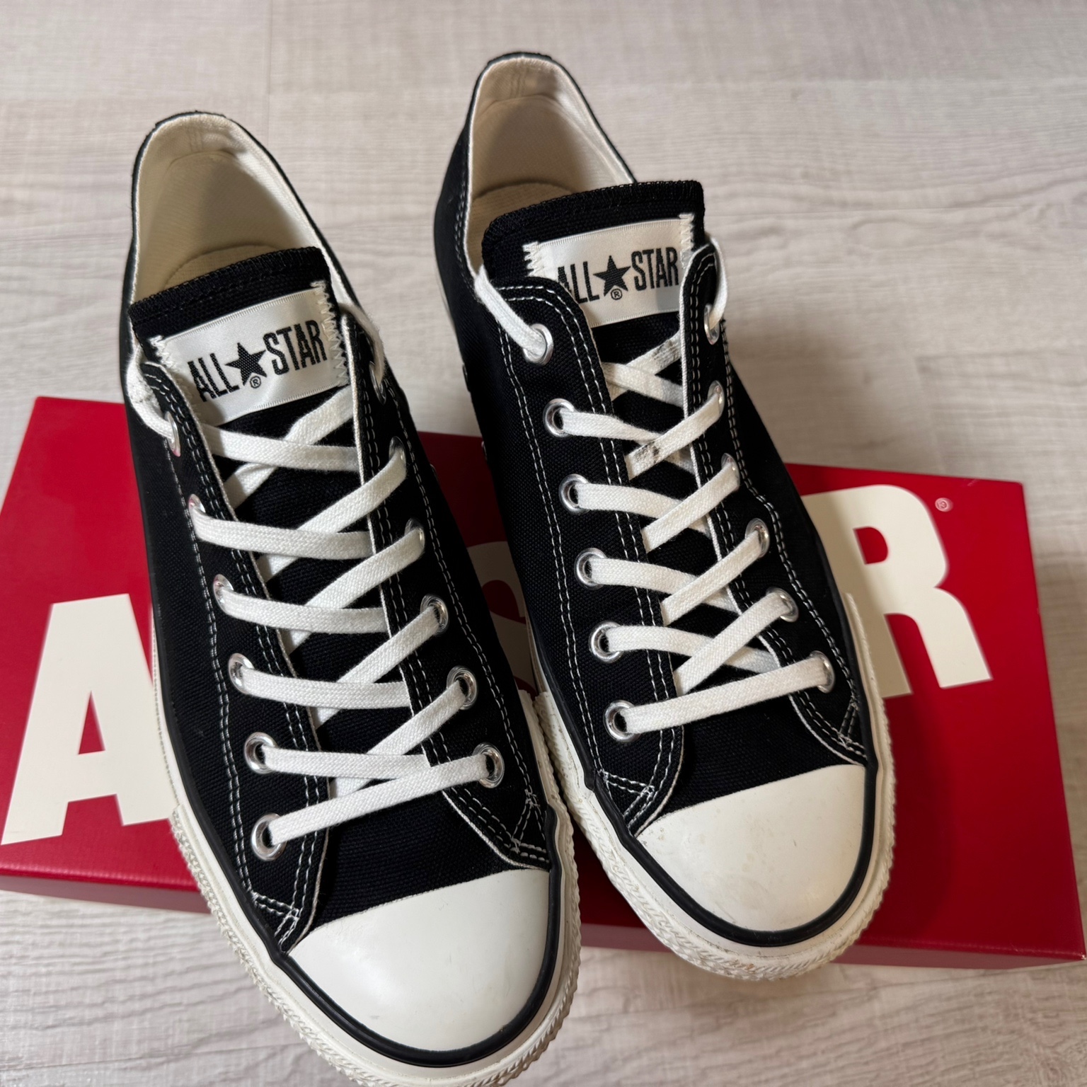 Converse Chuck Taylor All Star J OX Black, Supreme Los Angeles Fire Relief Box Logo T-Shirt White - 25SS 착용 스타일 - 2