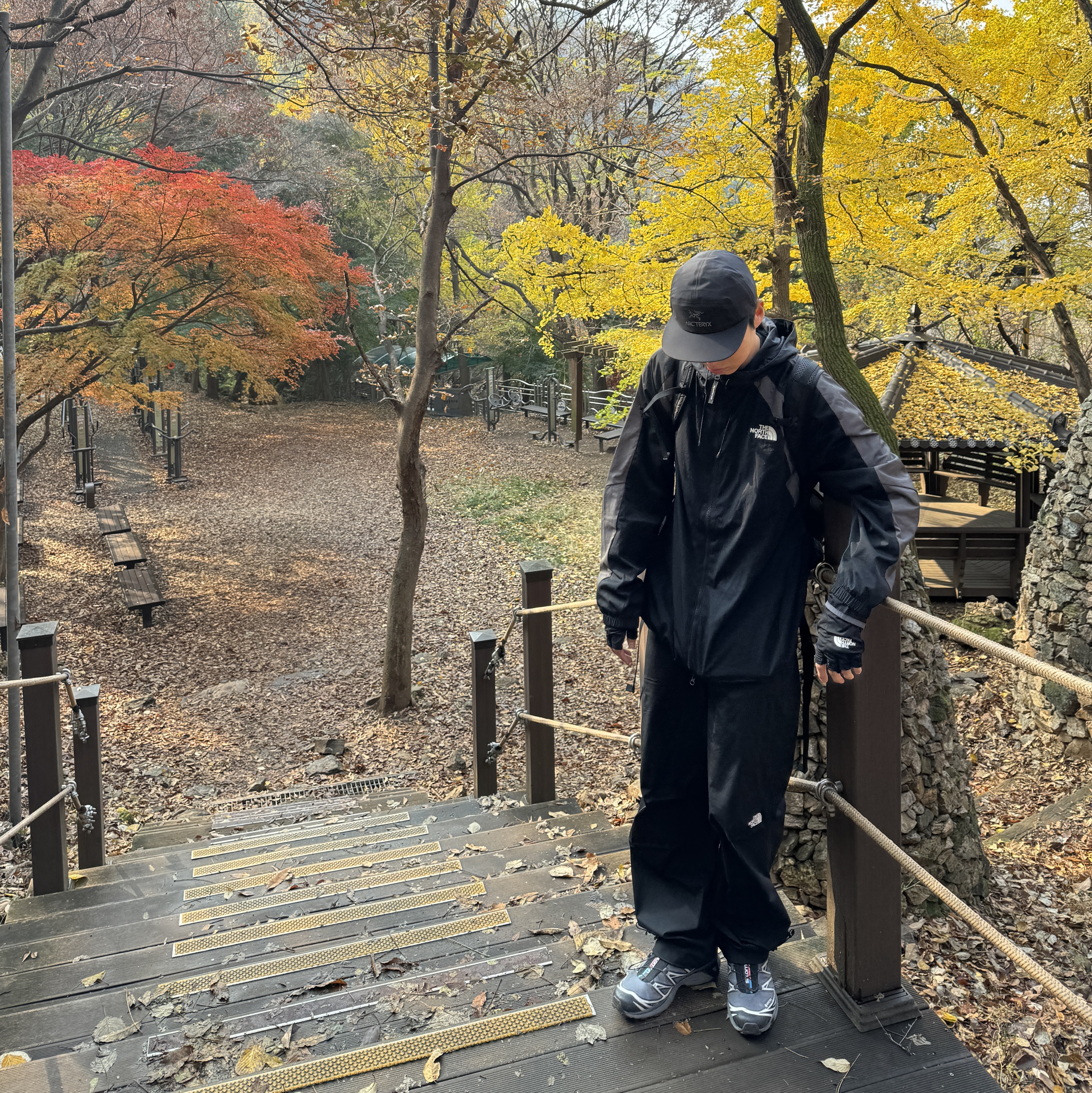 The North Face White Label Bandon Jacket Black, Salomon XT-6 Gore-Tex Black Ebony 착용 스타일 - 1
