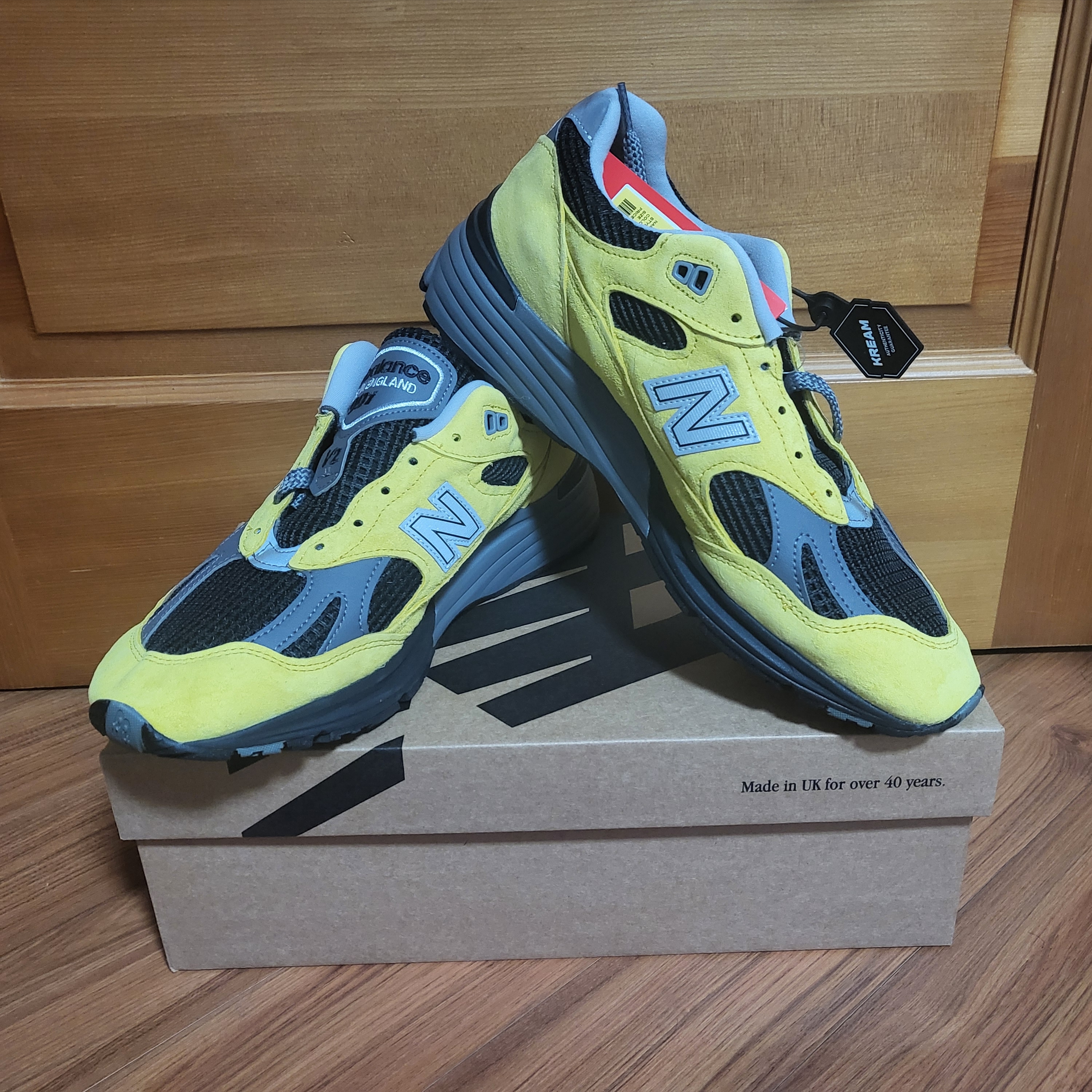 New Balance 991v2 Made in UK Yellow Black - Casestudy Exclusive 착용 스타일
