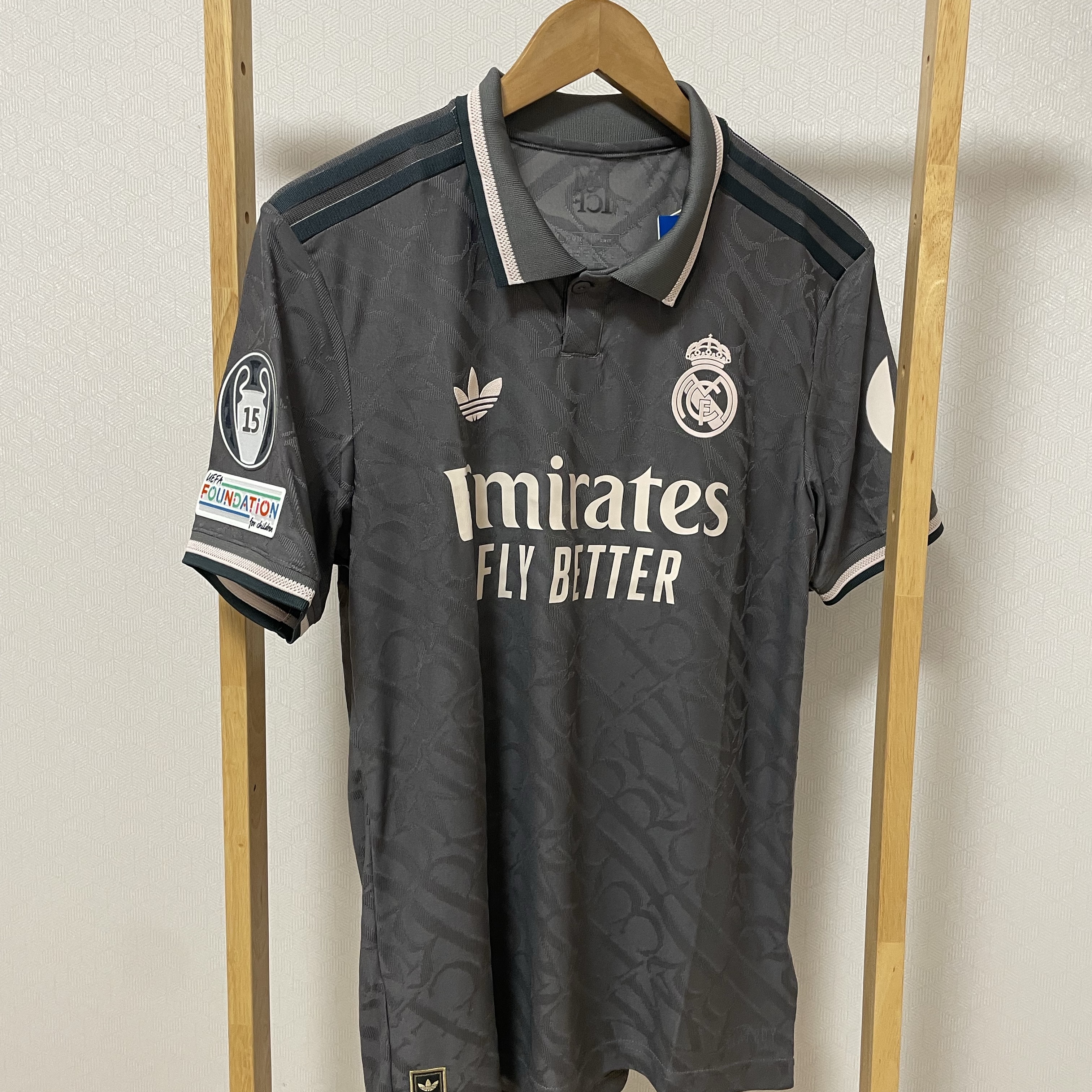 Adidas Real Madrid 2024/25 3rd Authentic Jersey Charcoal - KR Sizing (Non Marking Ver.) 착용 스타일 - 1