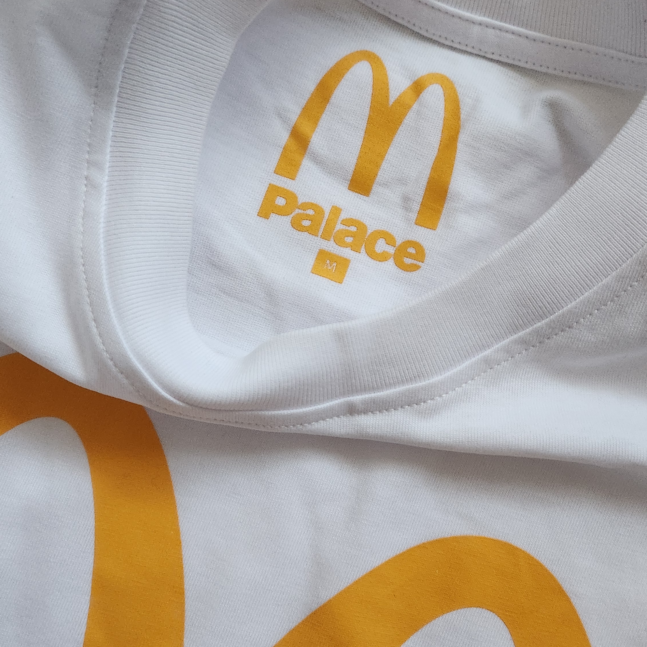 Palace x McDonald's Logo T-Shirt White - 23FW 착용 스타일 - 1