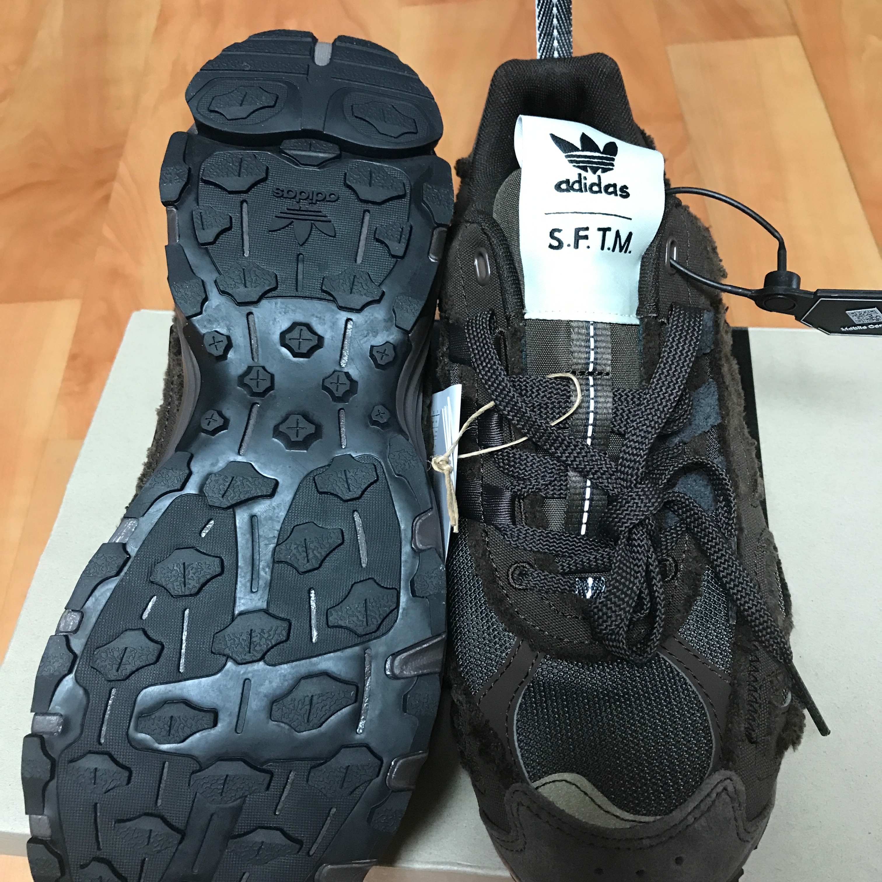 Adidas x Song for the Mute Shadowturf Dark Brown 착용 스타일 - 3