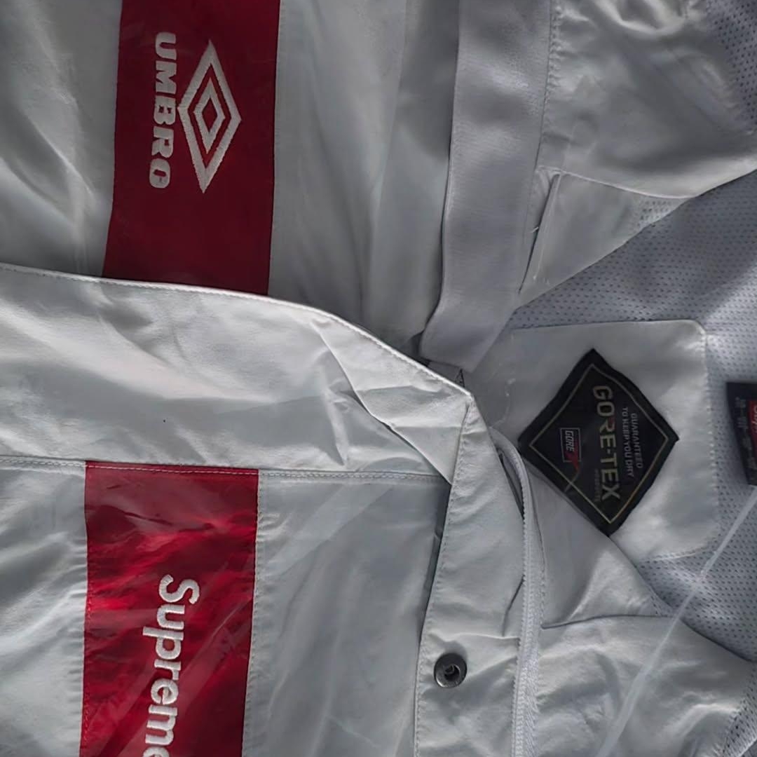 Supreme x Umbro Gore-Tex Hooded Jacket White - 25SS 착용 스타일