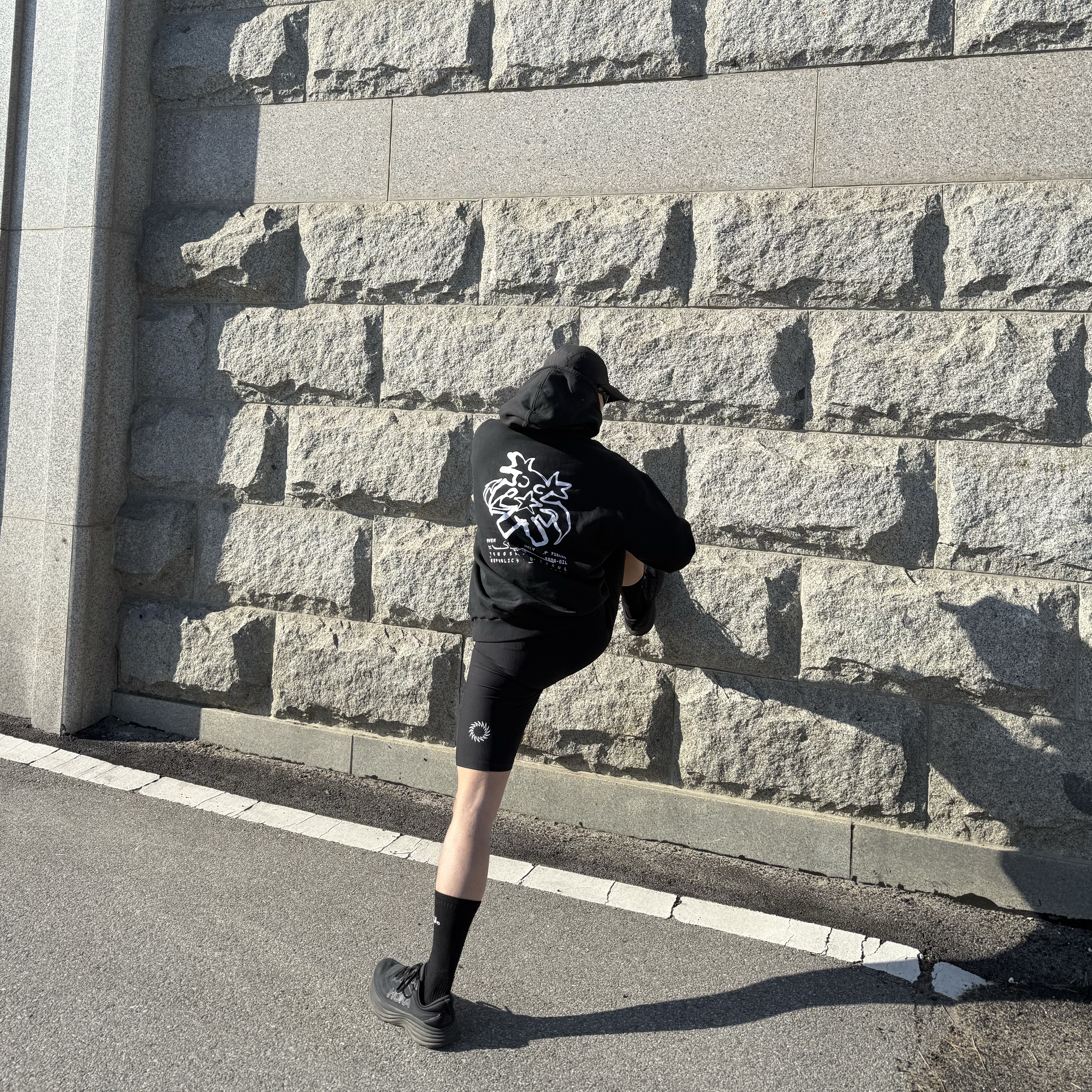 UVU Seoul Marathon Hoodie Black 착용 스타일