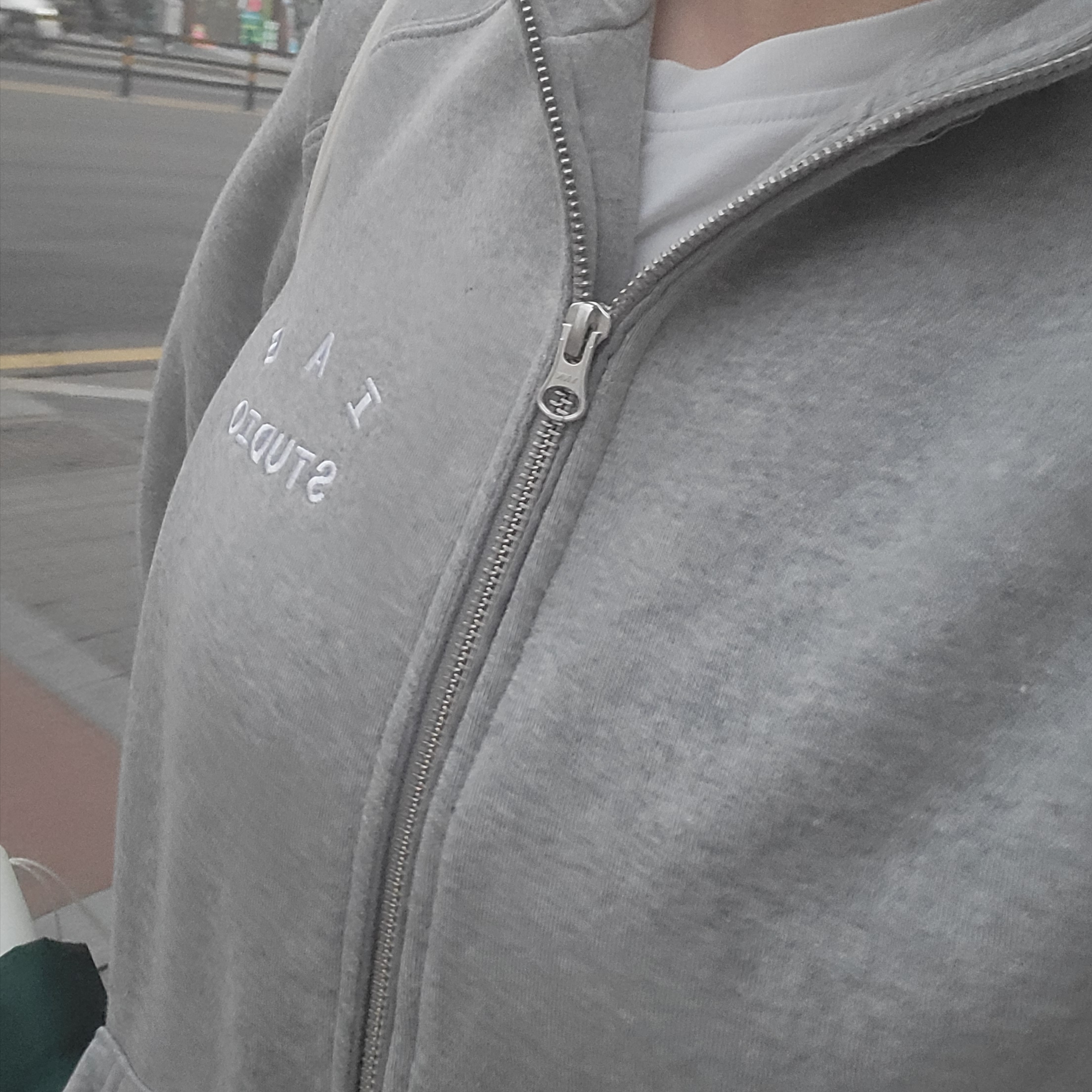 IAB Studio 2Way Full Zip-Up Gray White 착용 스타일