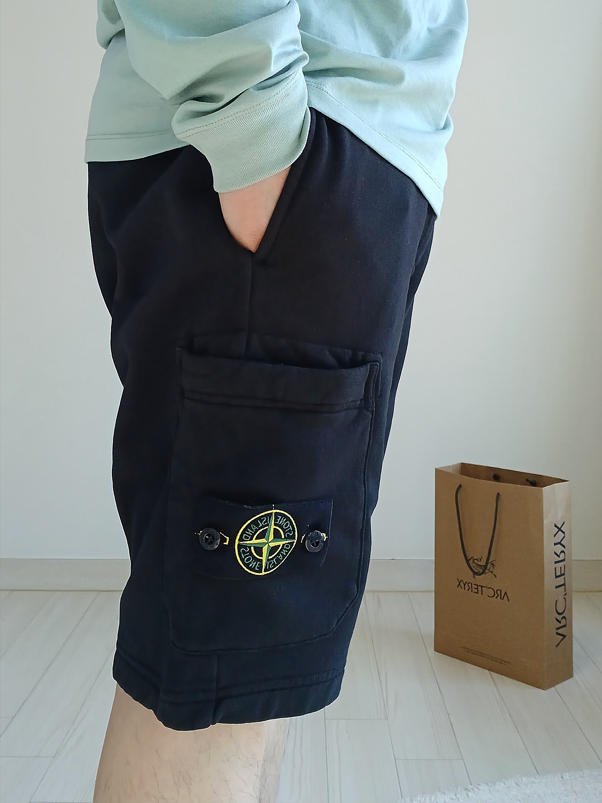Arc'teryx Kragg SL Cotton Bird Tile LS Shirt Stone Green Phosphorescent, Stone Island 6200012 Organic Cotton Fleece Pocket Details Cargo Bermuda Shorts Black - 25SS 착용 스타일 - 10