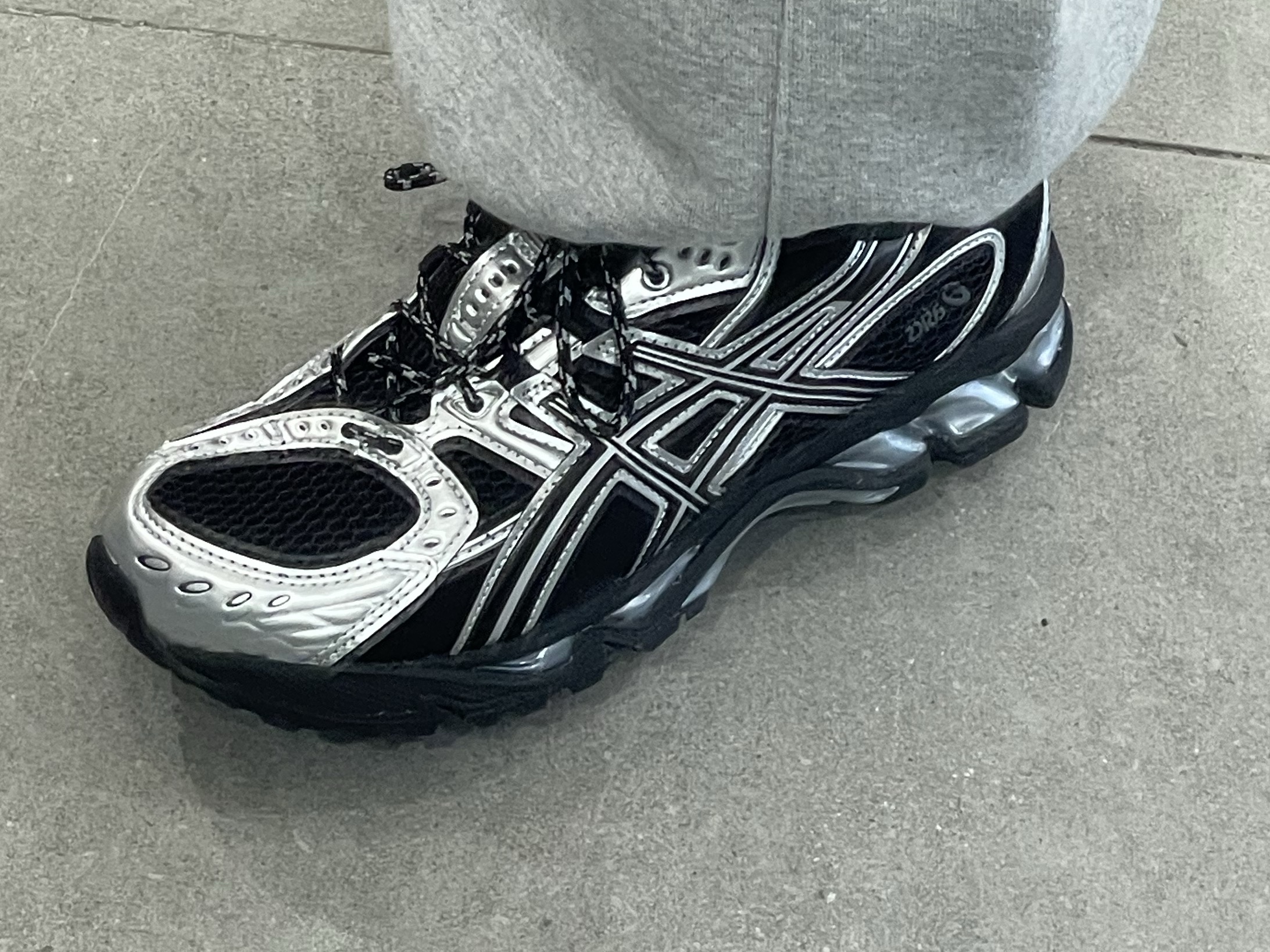 Asics Gel-Nimbus 10.1 Black Pure Silver - Korea Exclusive 착용 스타일 - 3