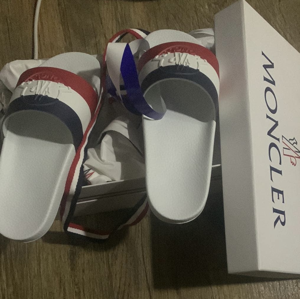 Moncler Basile Slides White - 24SS 착용 스타일