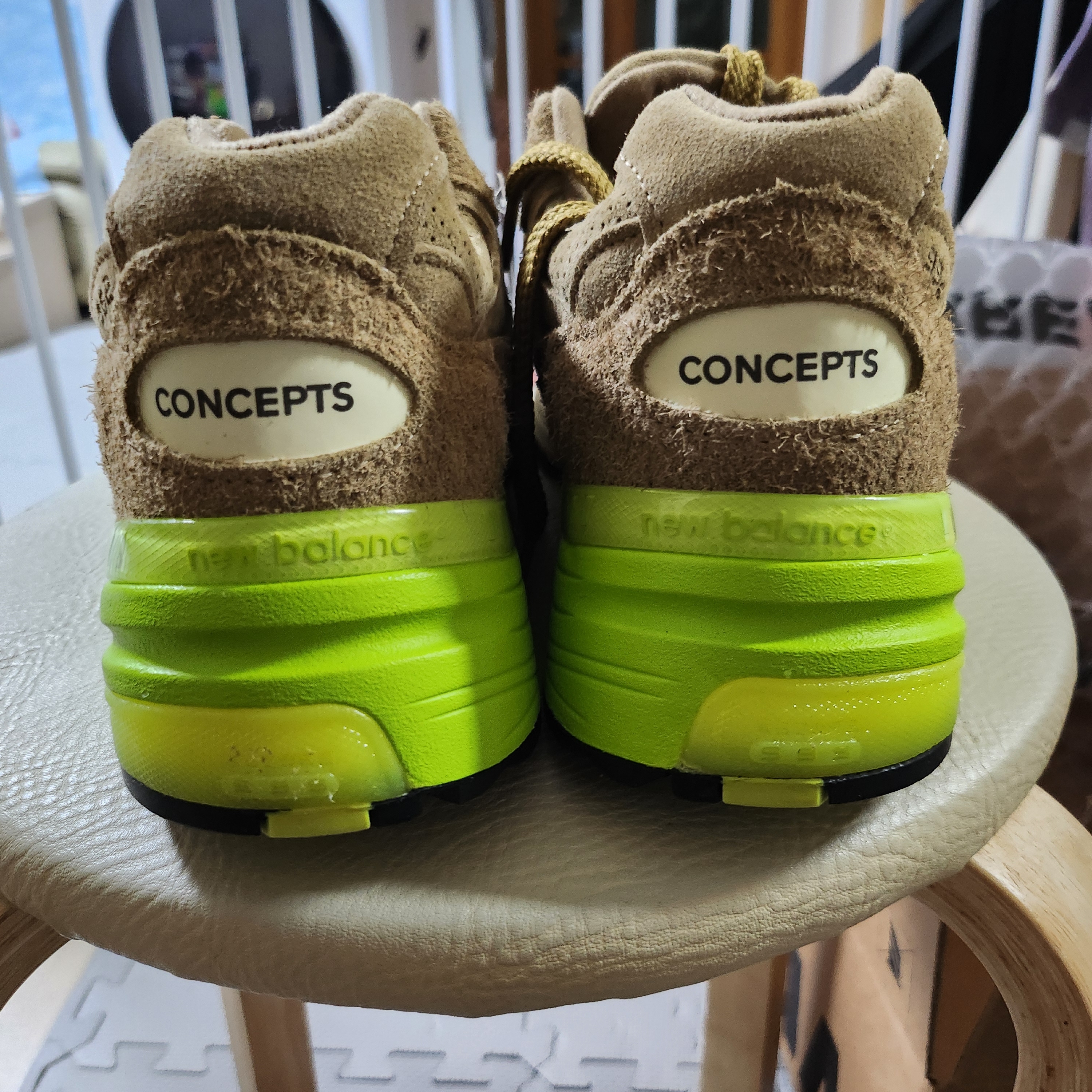 New Balance x Concepts 992 Made in USA Low Hanging Fruit (Special Box) 착용 스타일 - 2