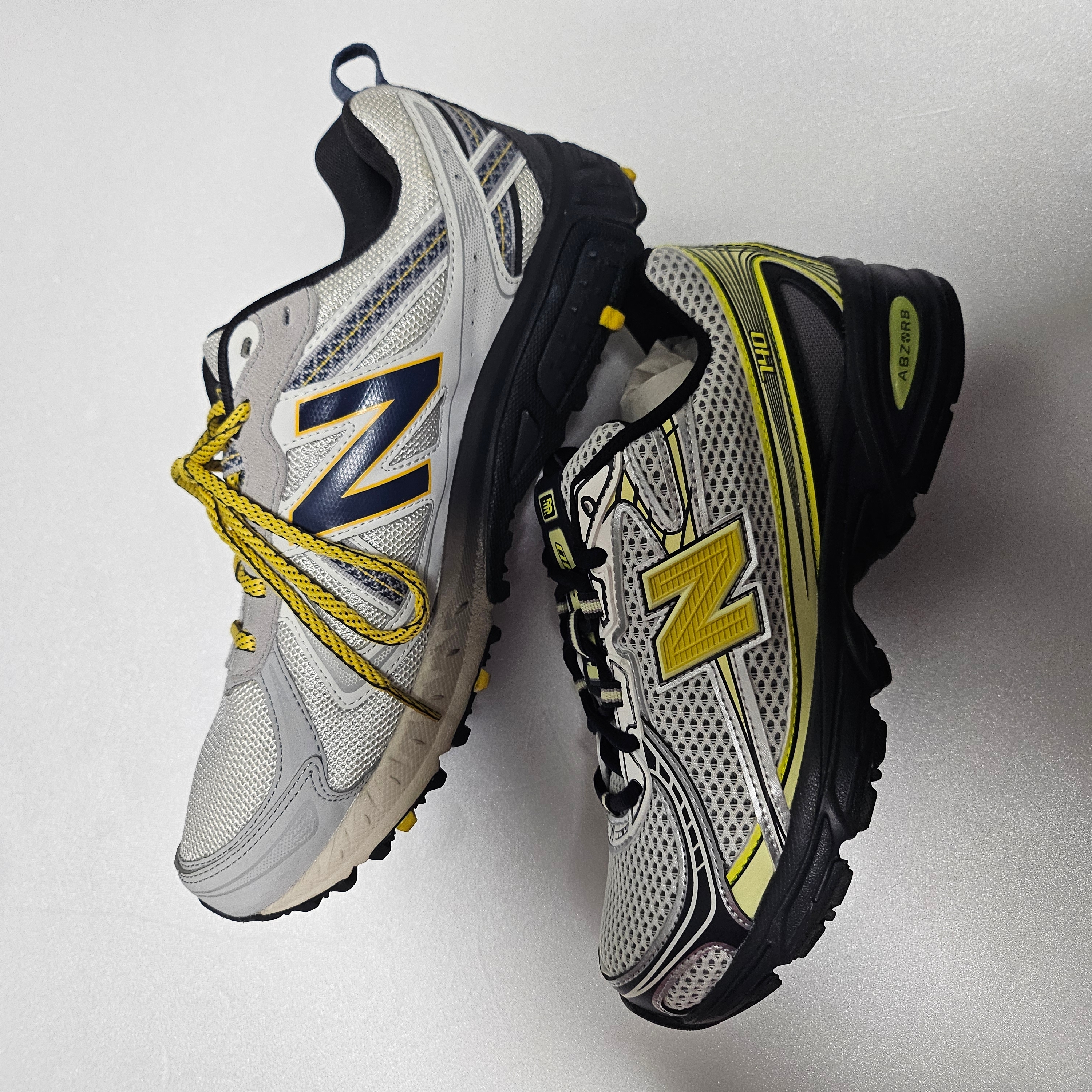 New Balance 410v5 Ivory Yellow - 2E Wide 착용 스타일 - 2